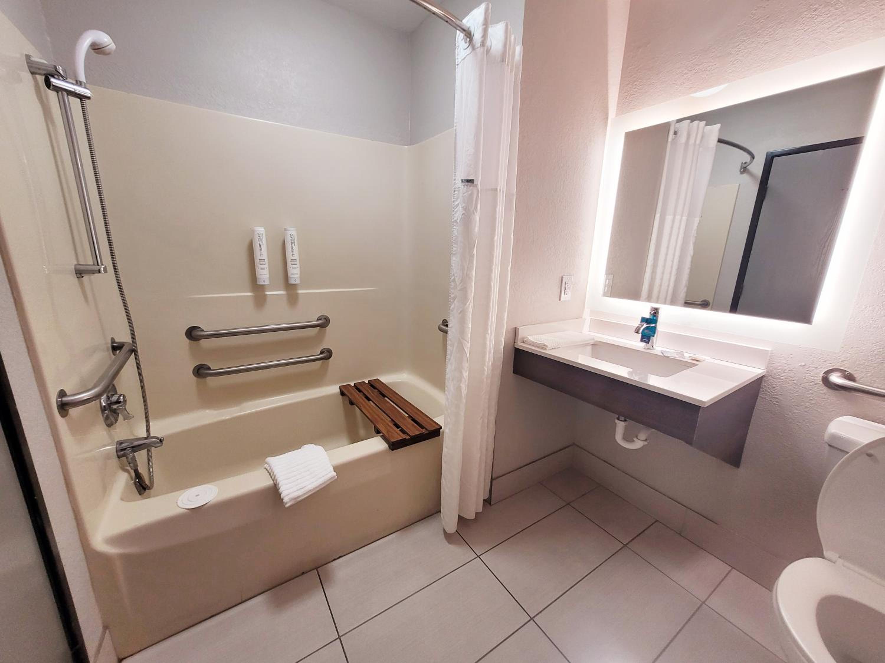 King Room - Accessible/Non Smoking photo 2