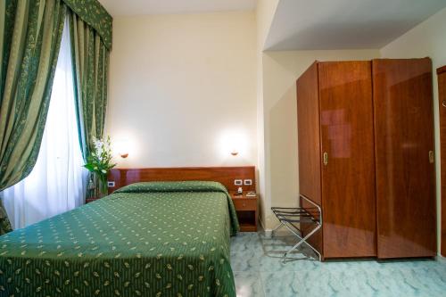 Standard Triple Room photo 3