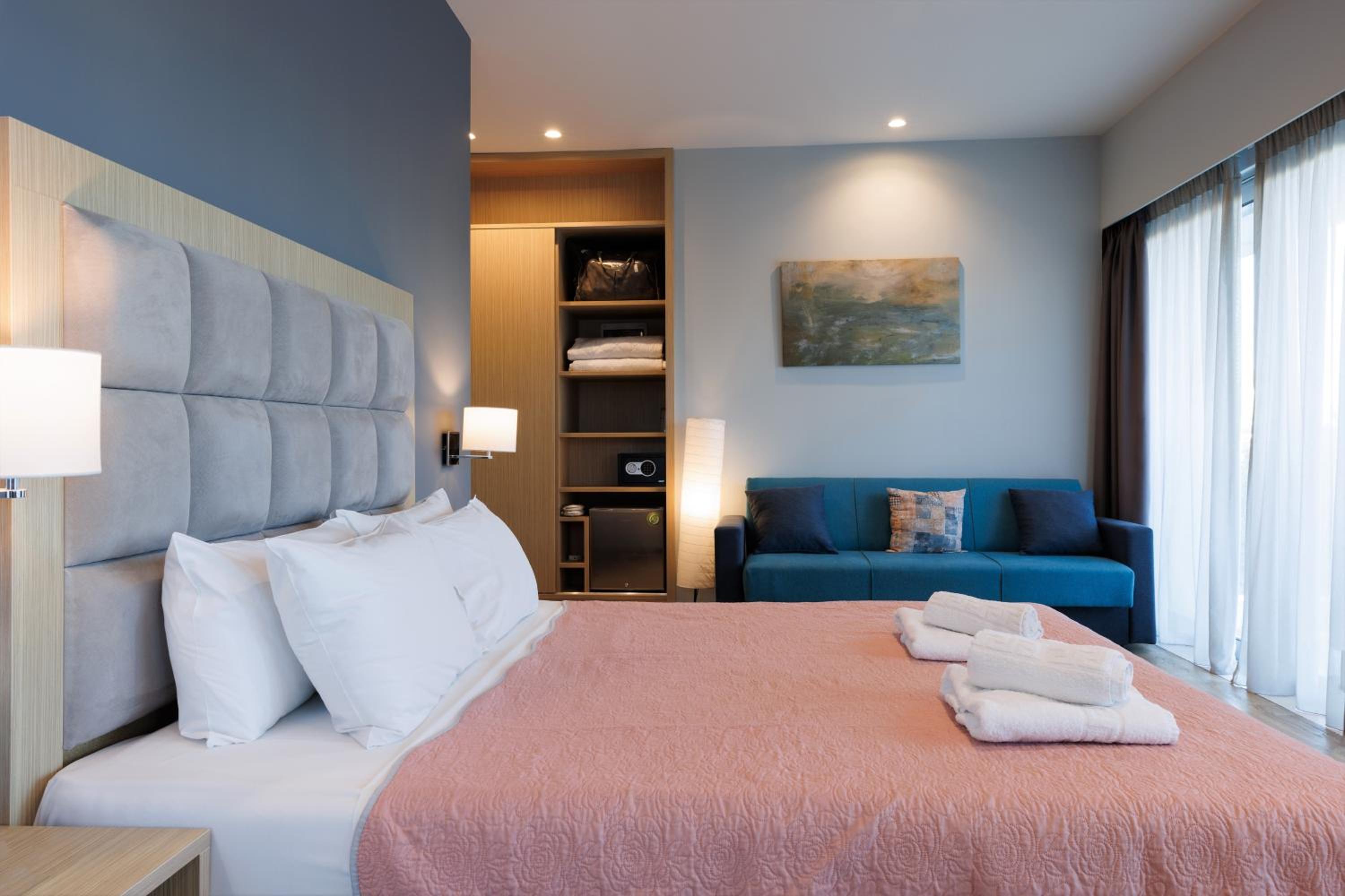 Acropolis Corner Suite with Balcony and Jetted tub photo 2