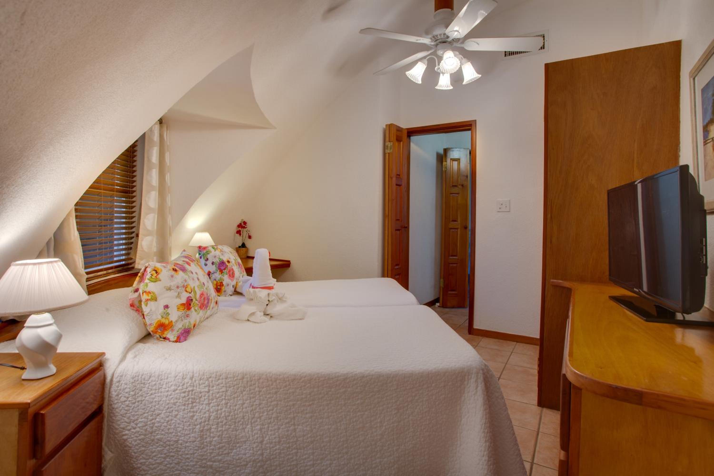 Three-Bedroom Suite photo 2
