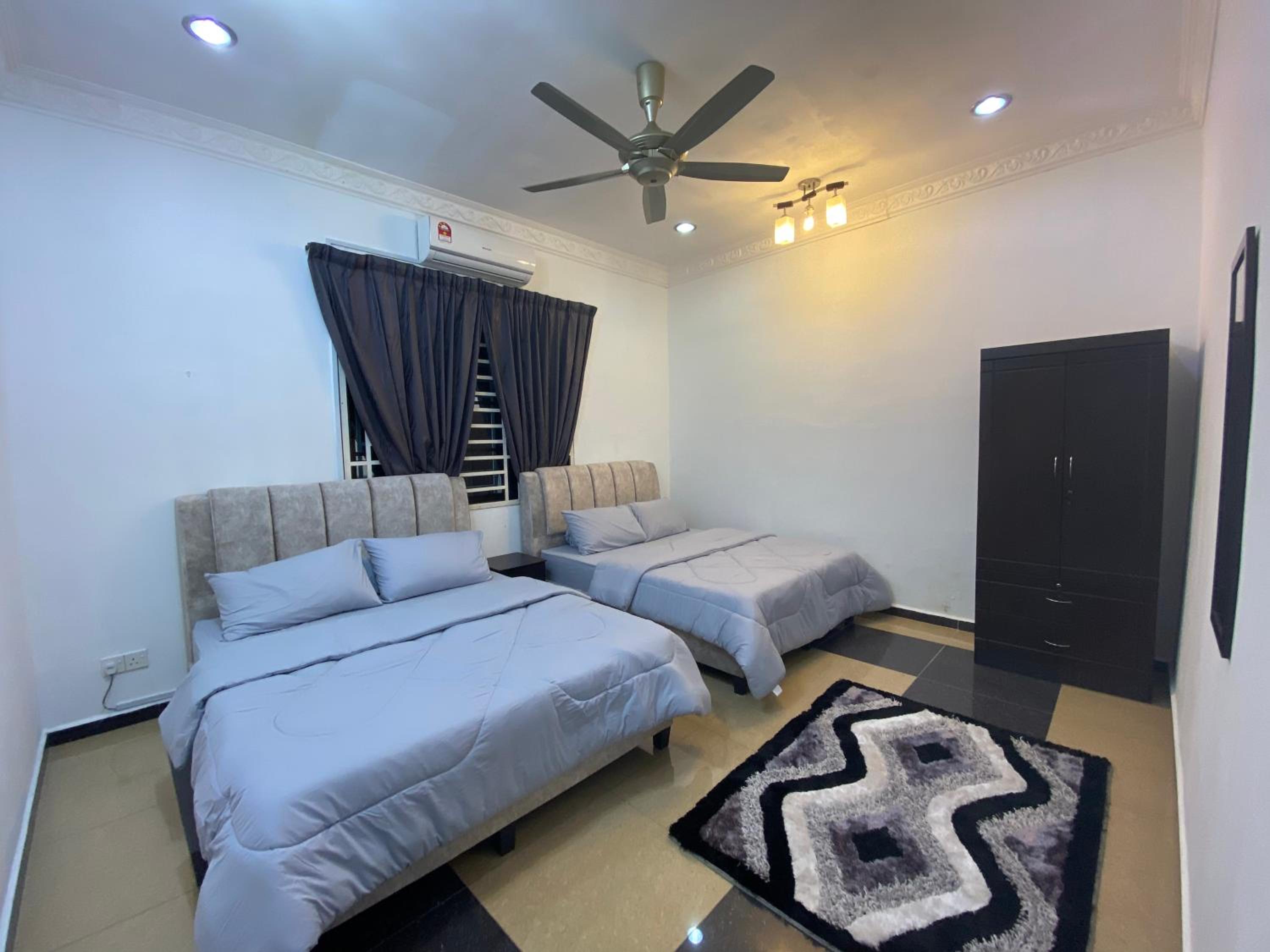 Four-Bedroom House photo 2
