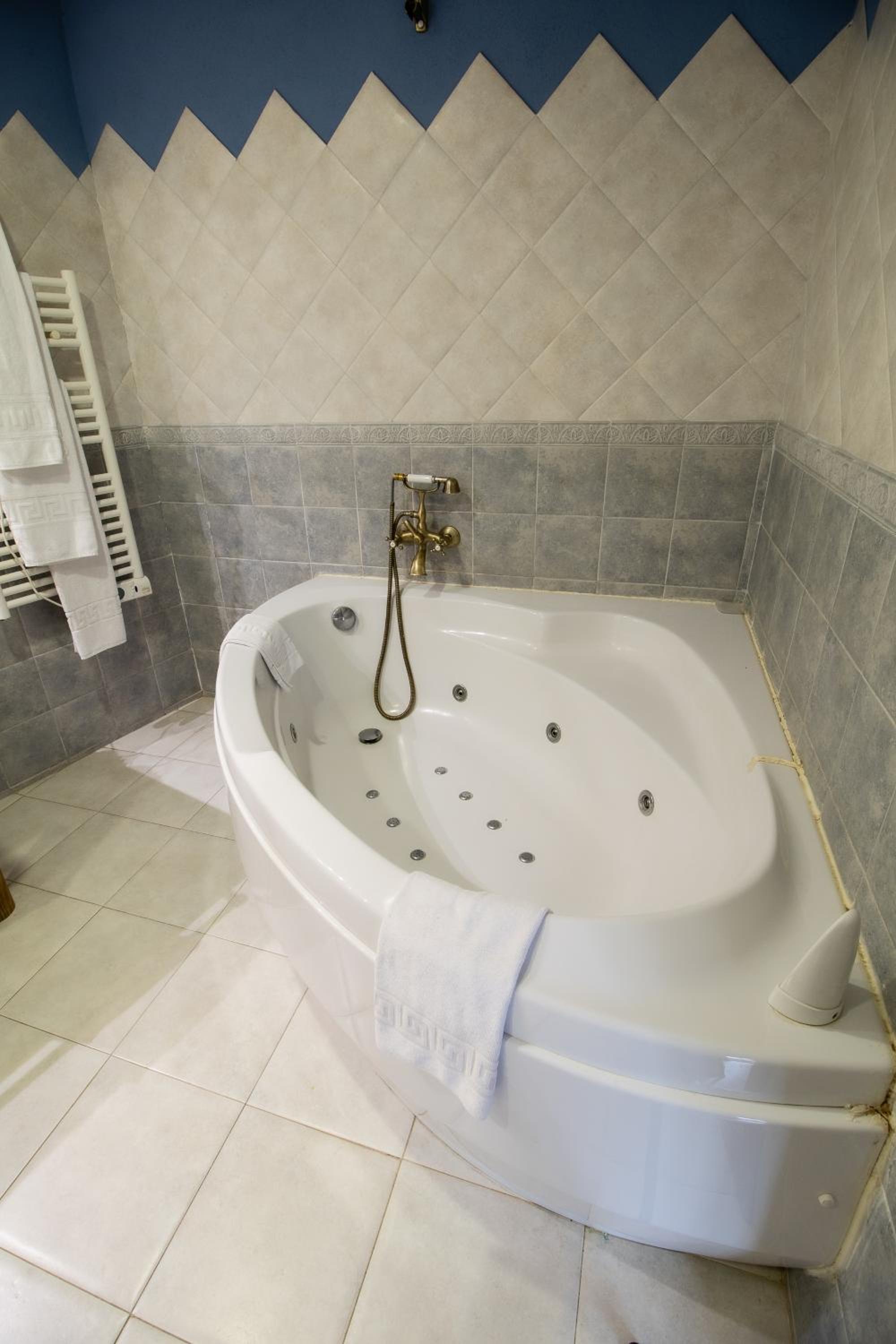 Suite With Hot Tub photo 2