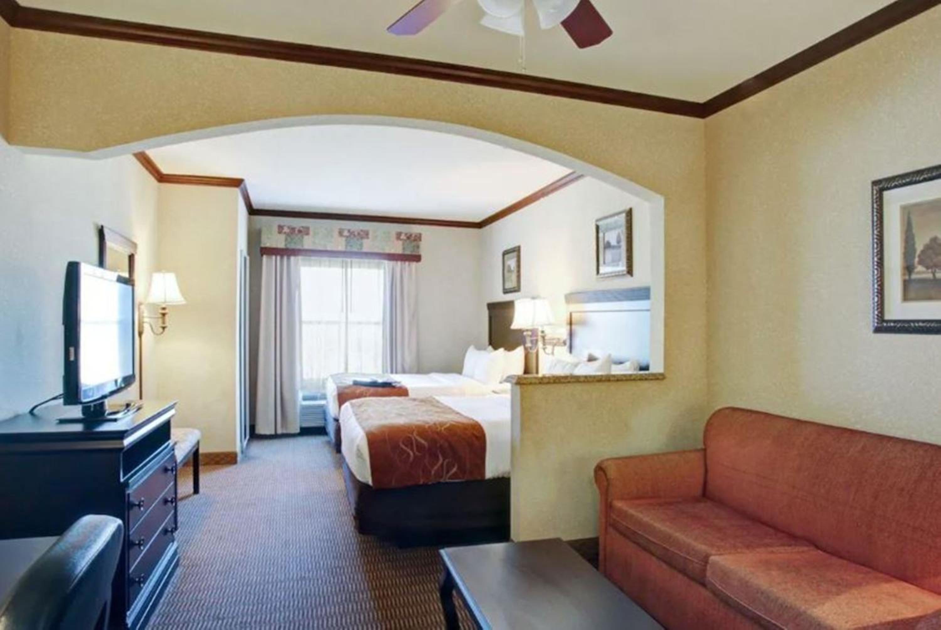 King Suite - Non-Smoking - Photo 2