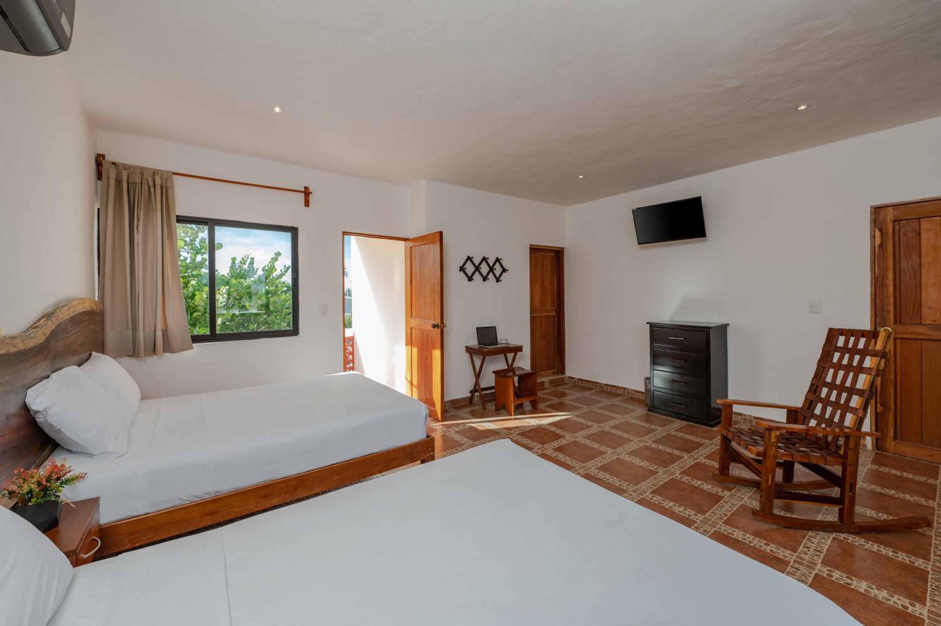 Double Room with Pool View photo 3