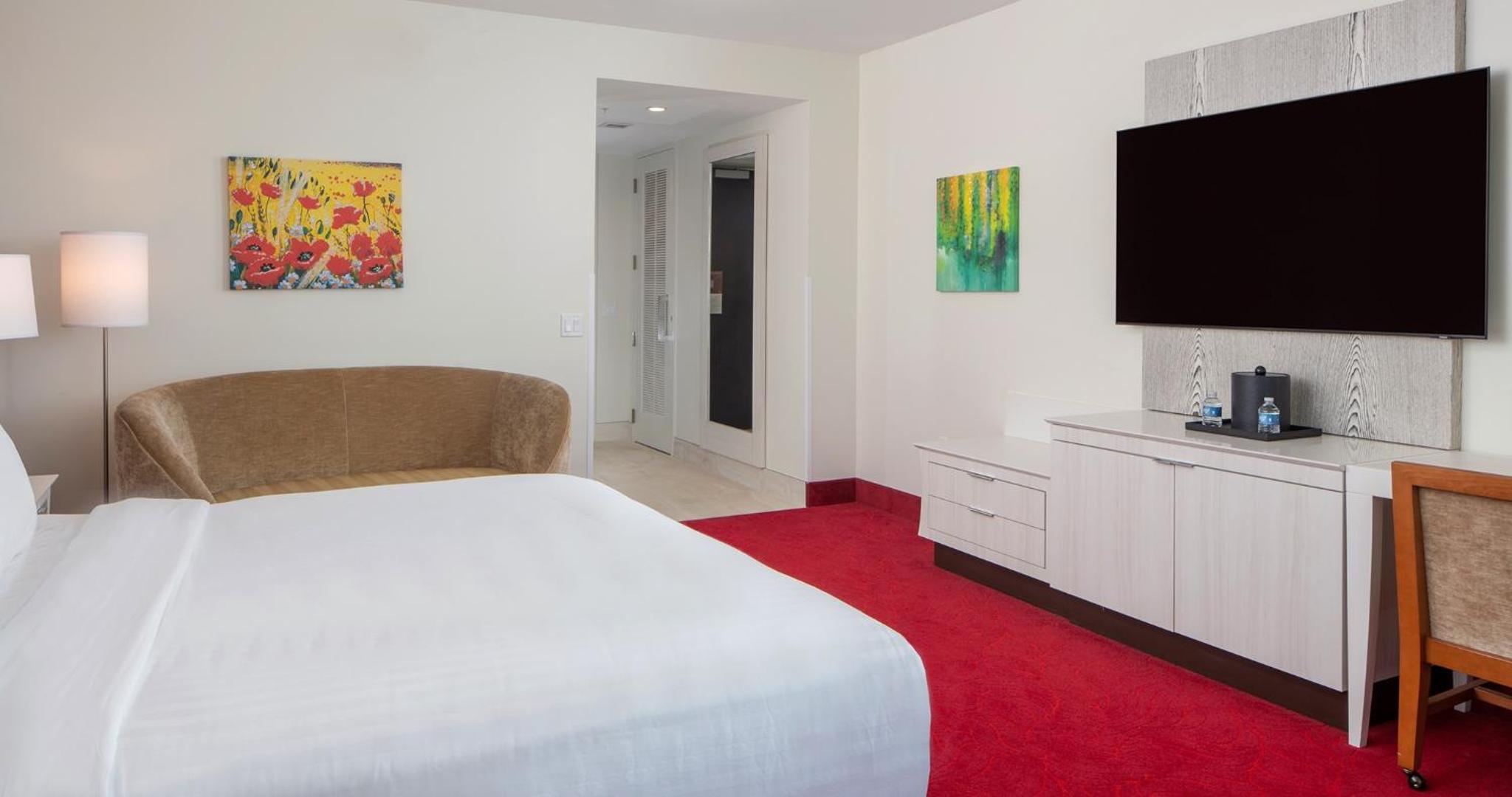 Deluxe King Room - Photo 3
