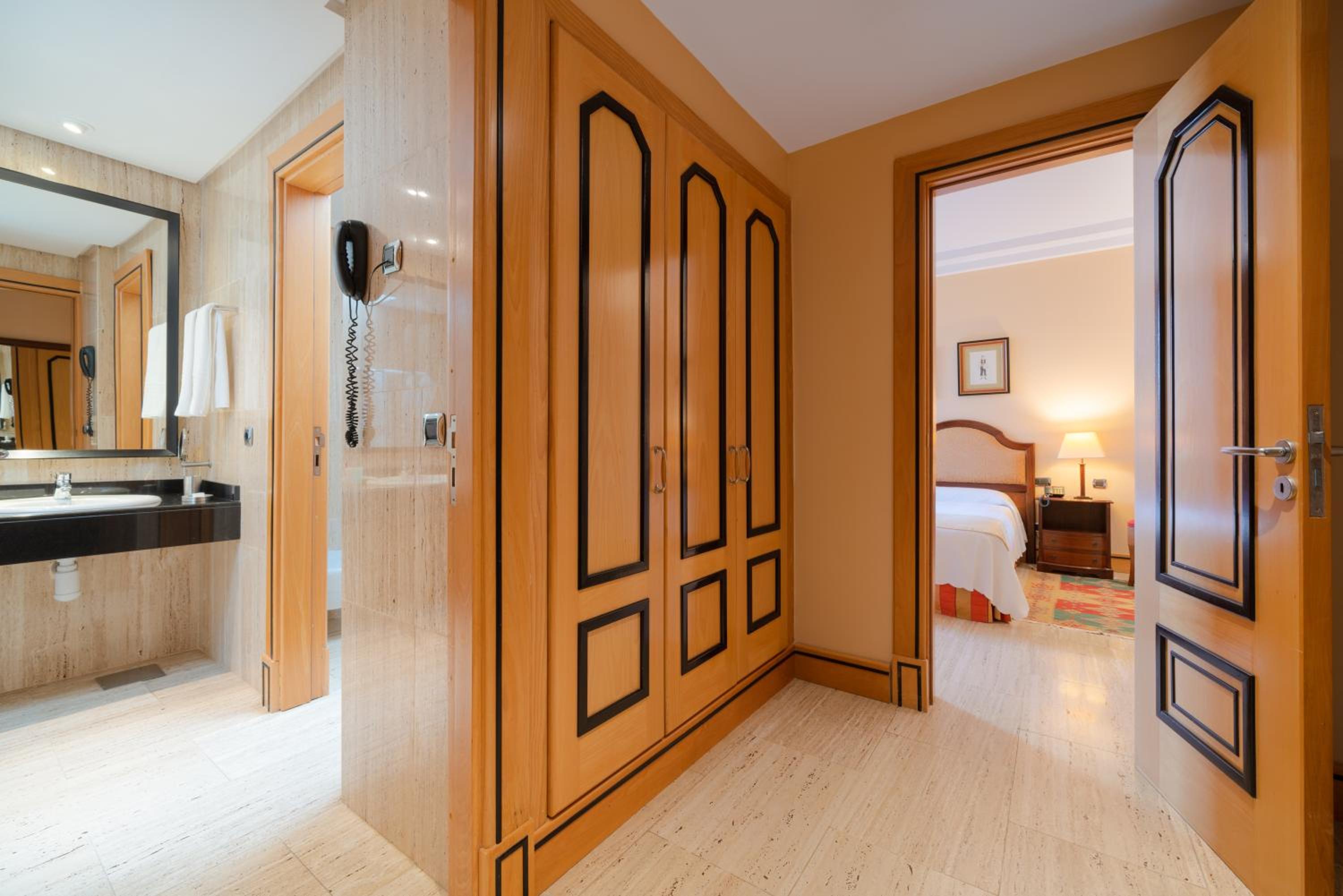 Suite (2 Adults) photo 3
