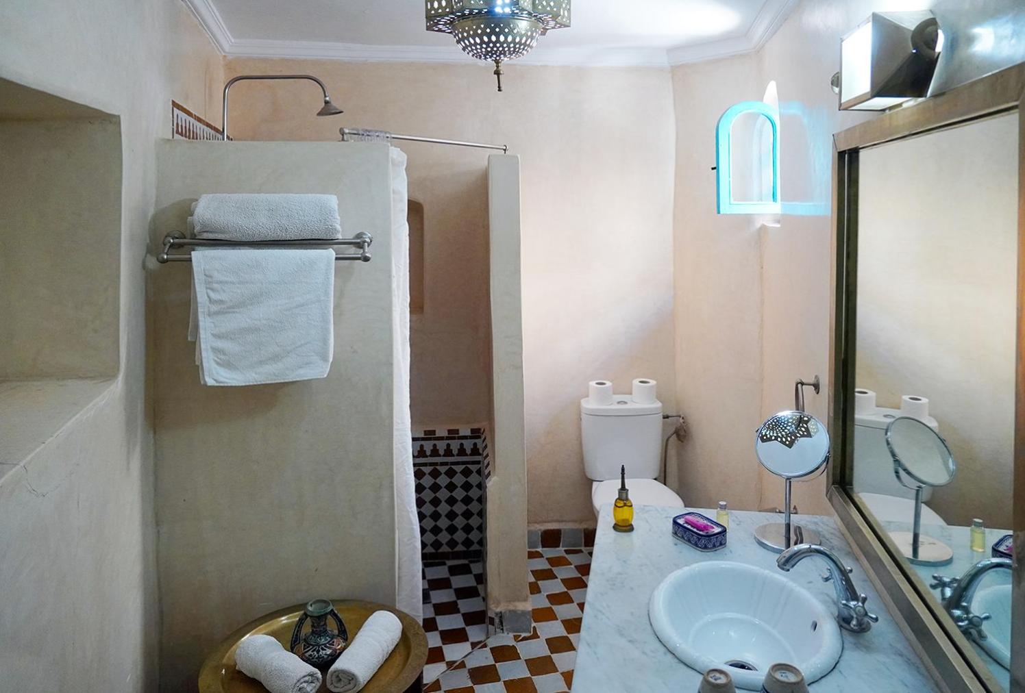 Double Room N°21 ( with seating area) - Photo 3