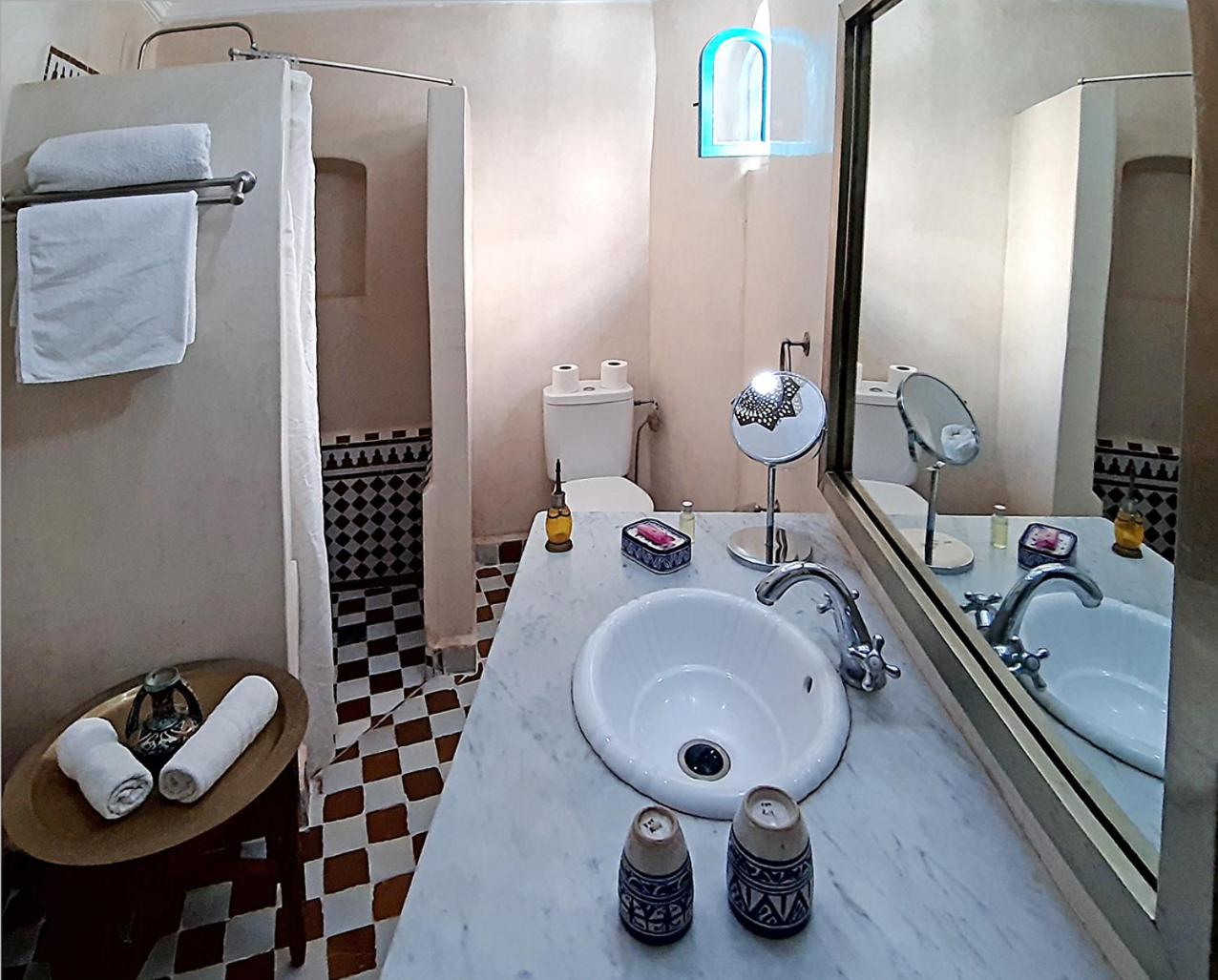 Double Room N°21 ( with seating area) - Photo 5