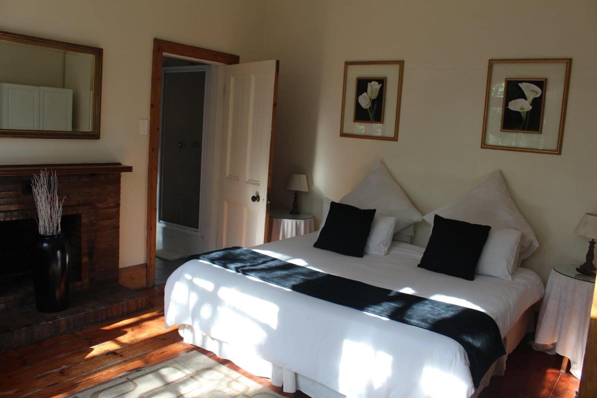 Standard King Room photo 2