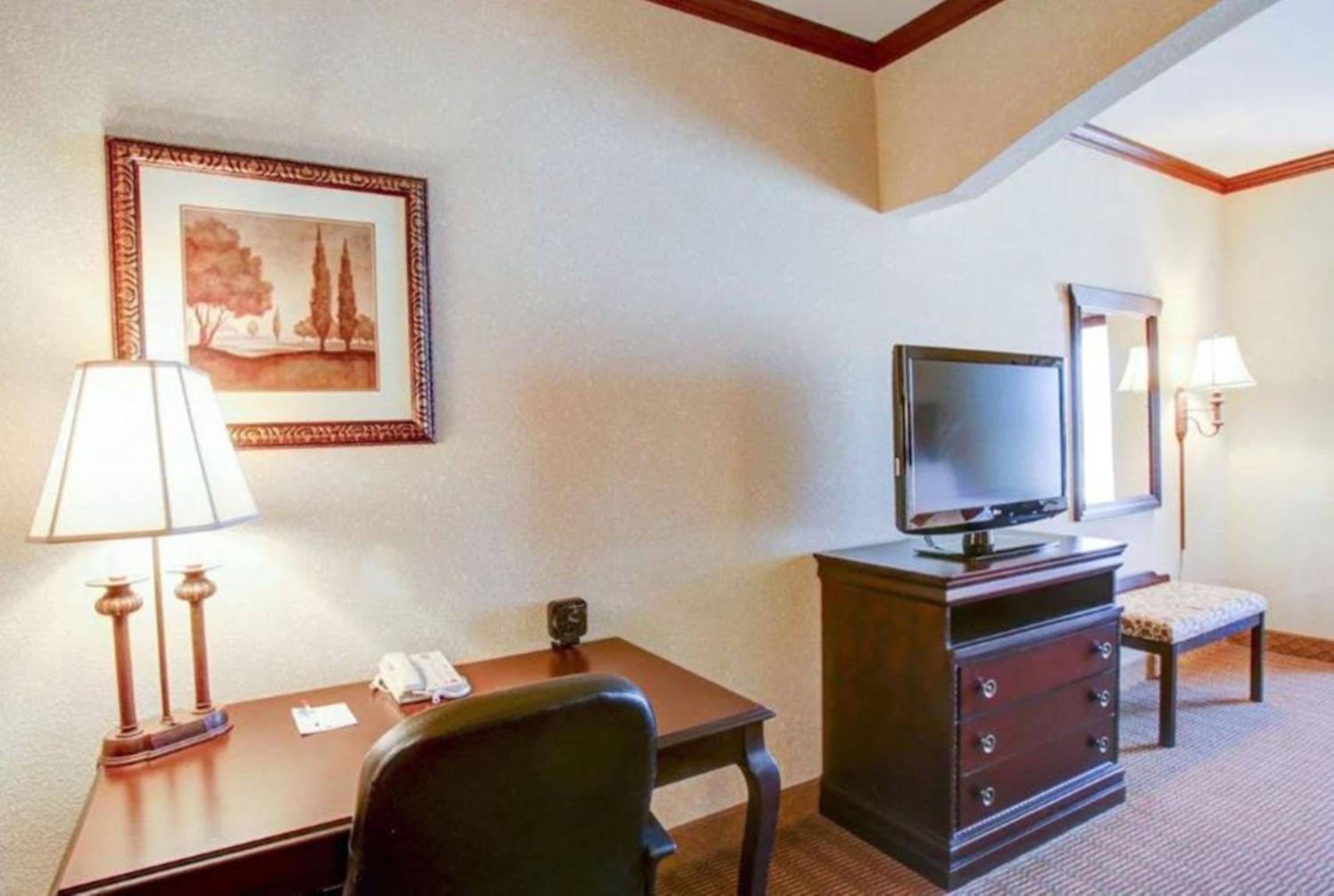 King Suite - Accessible/Non-Smoking - Photo 3