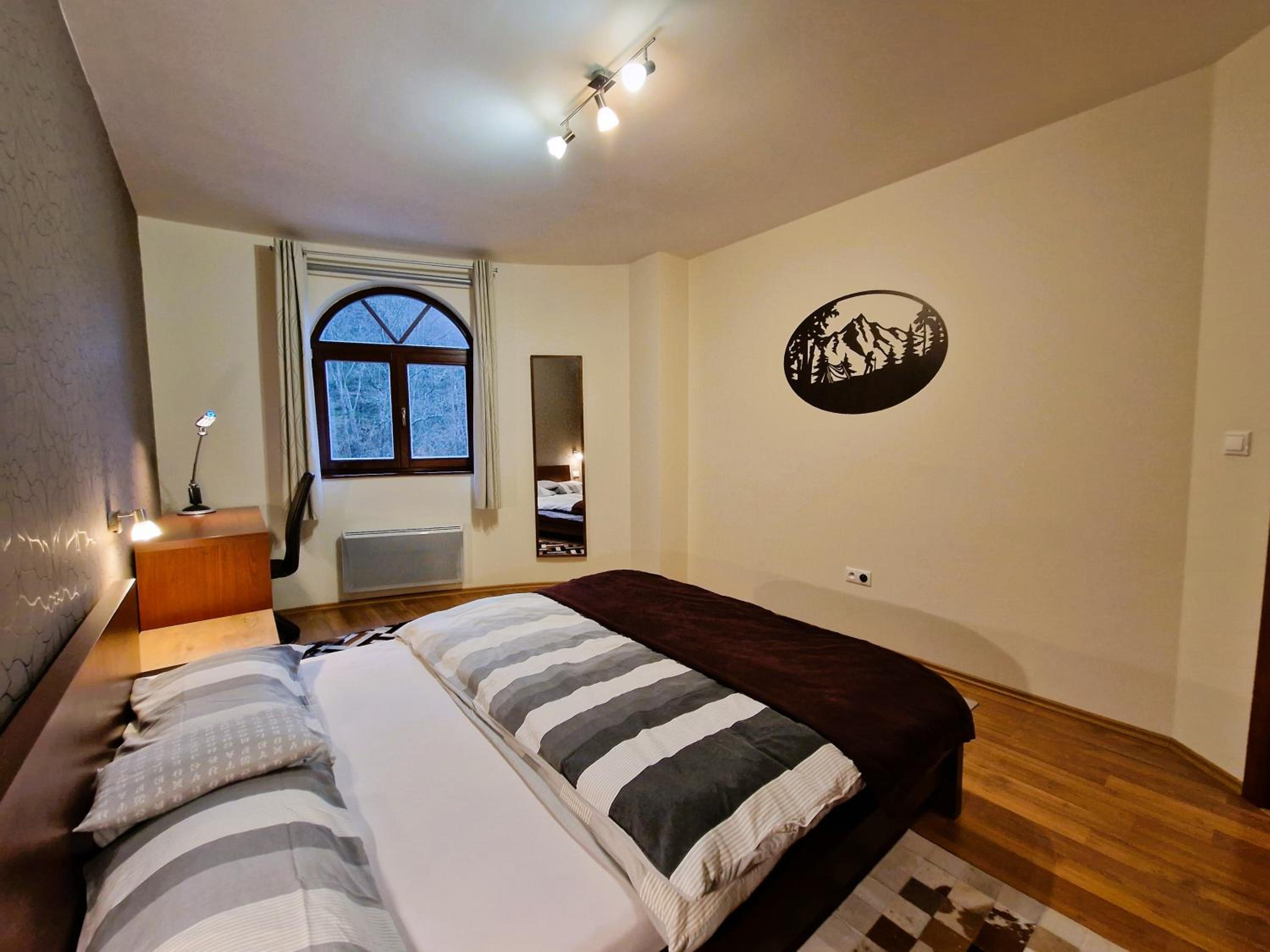 One-Bedroom Apartment - Photo 8