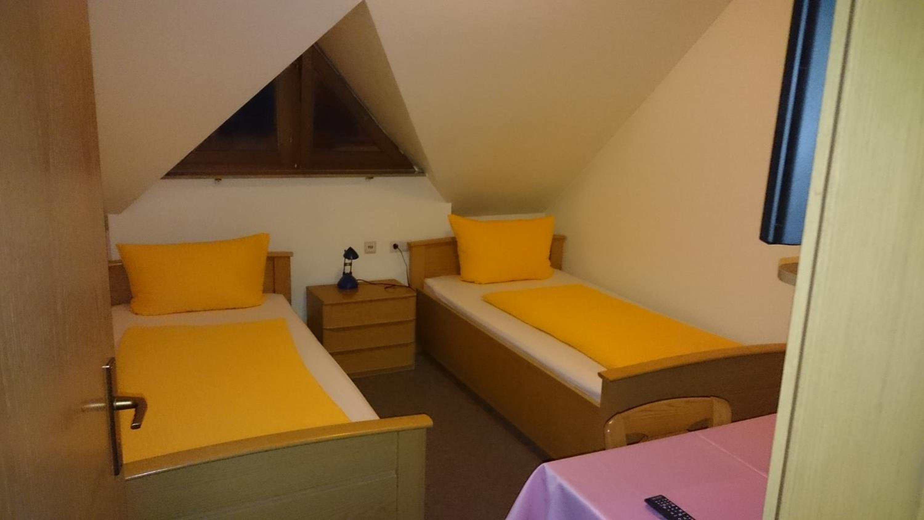 Double Room - Photo 9