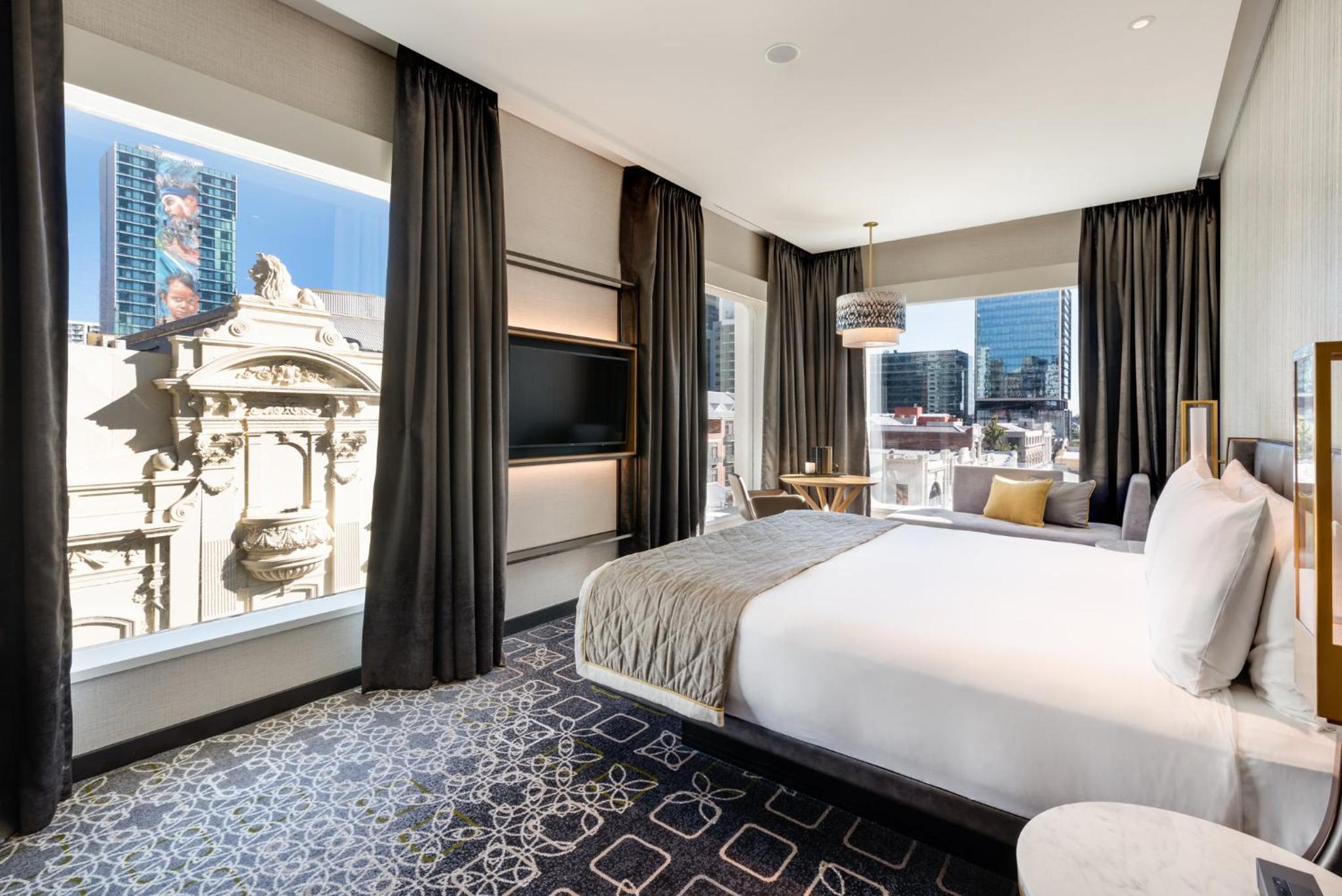 King Premium Corner City View Room