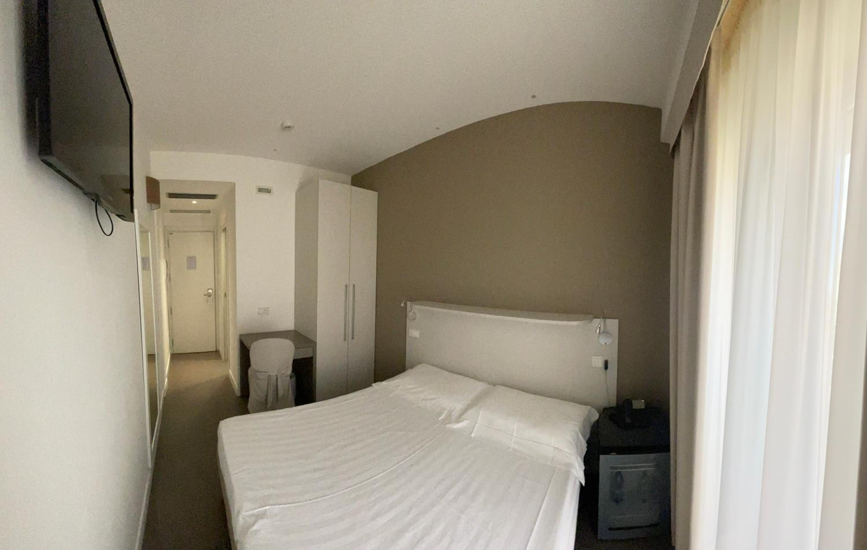 Double or Twin Room photo 3