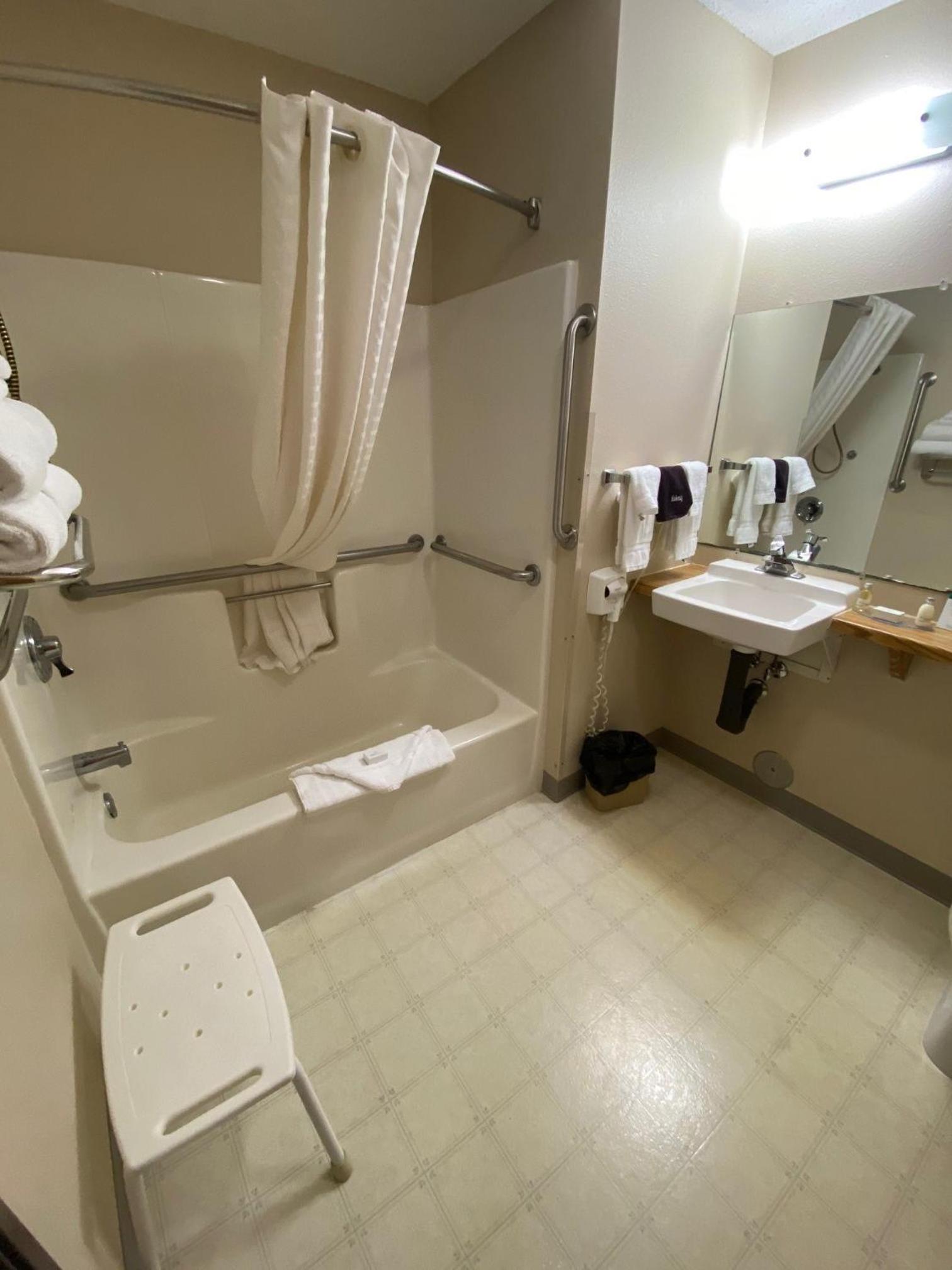 Single Room - Disability Access photo 3