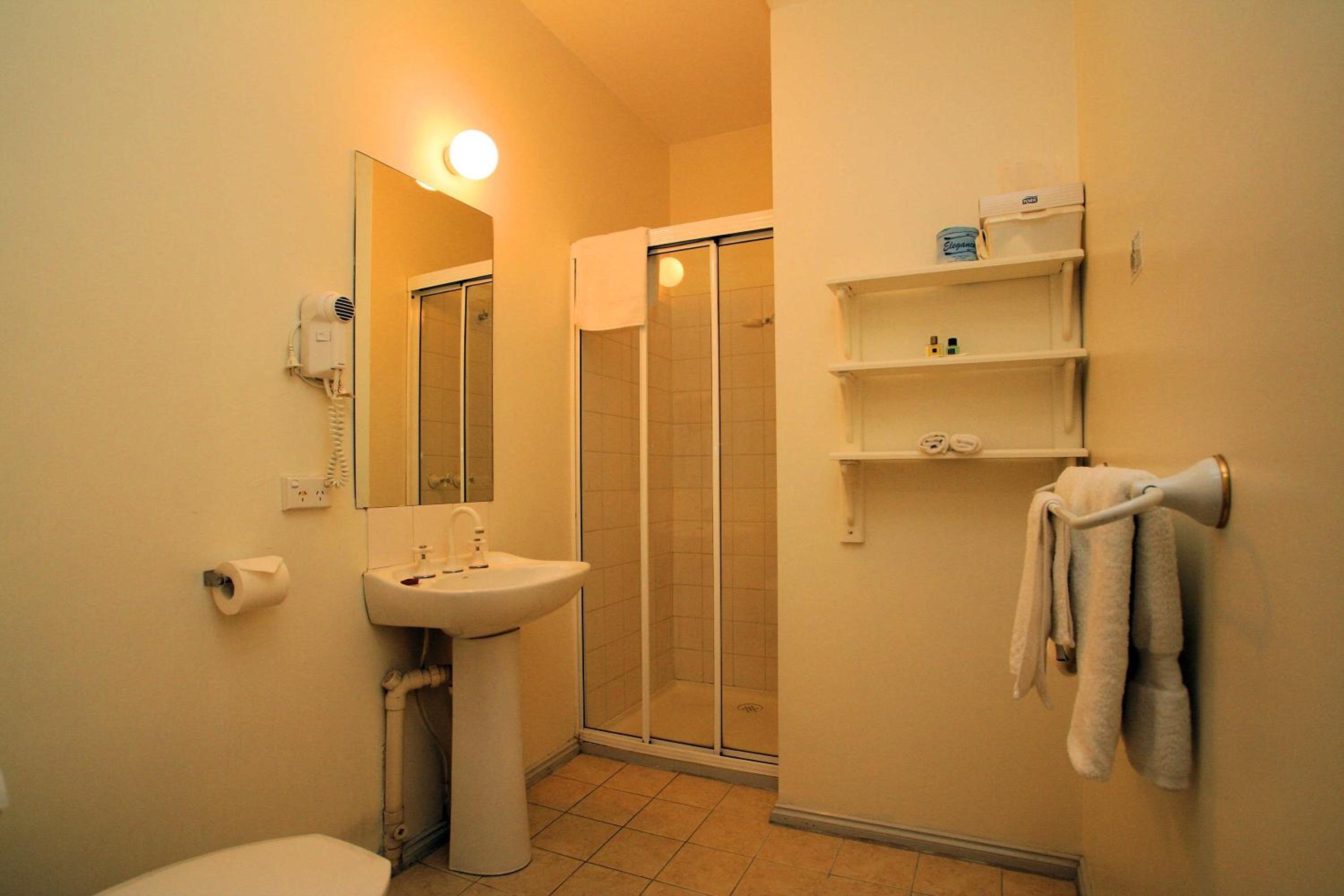 Twin Room - Photo 3