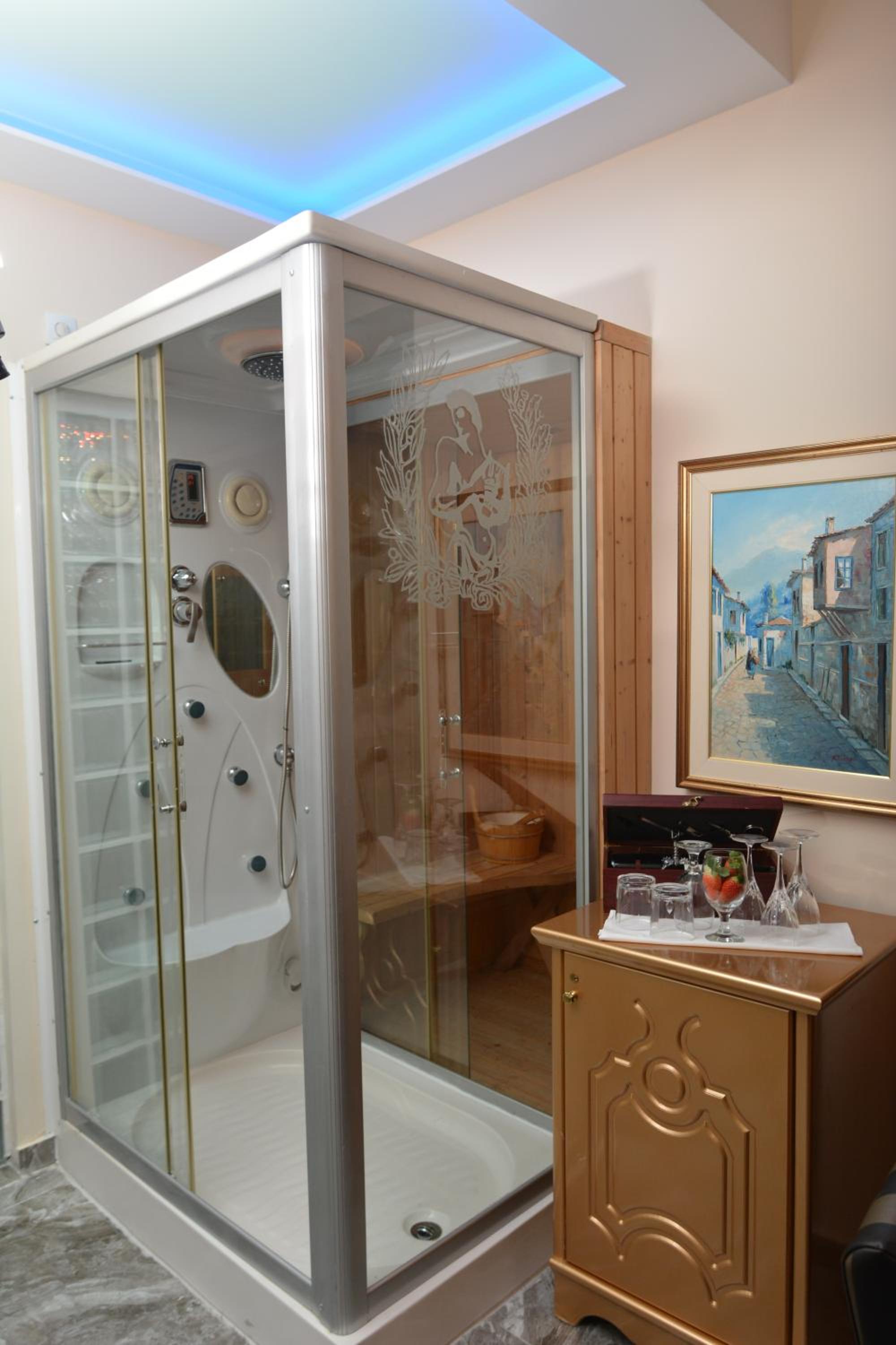 Deluxe Suite photo 3