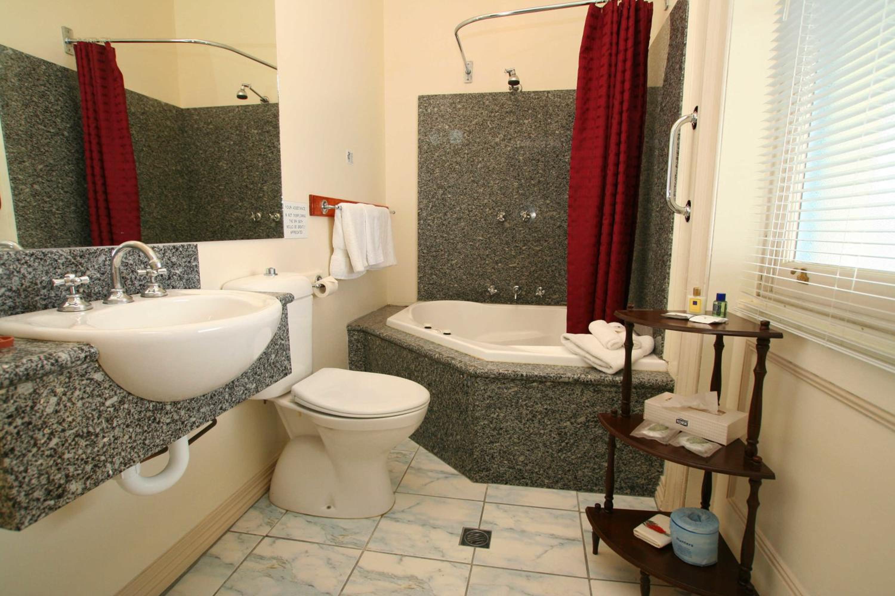 Superior Double Room with Spa Bath - Photo 7