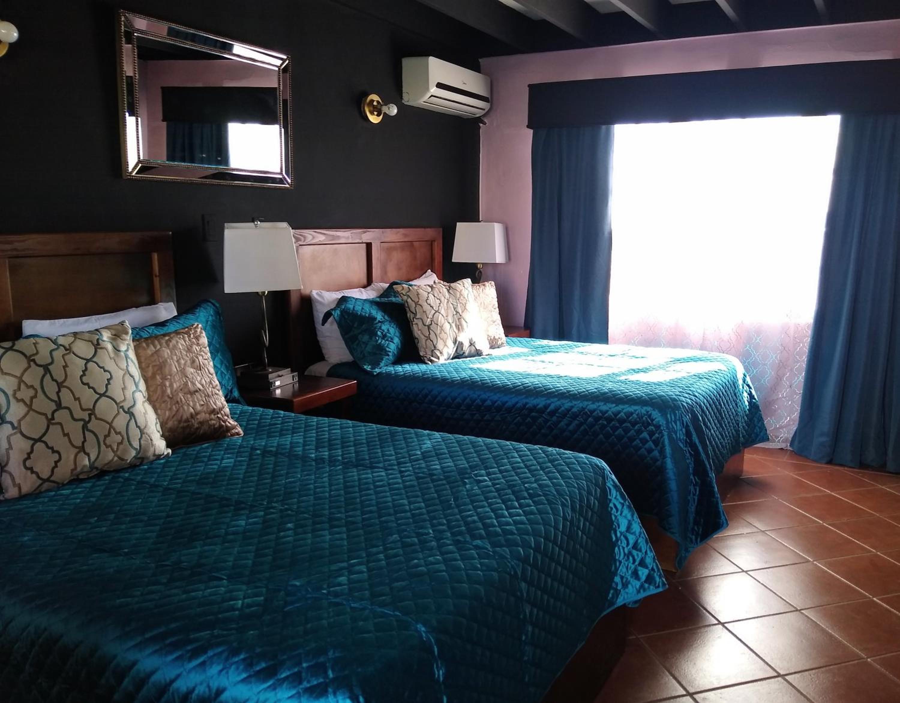 Standard Double Room with Two Double Beds - Photo 2