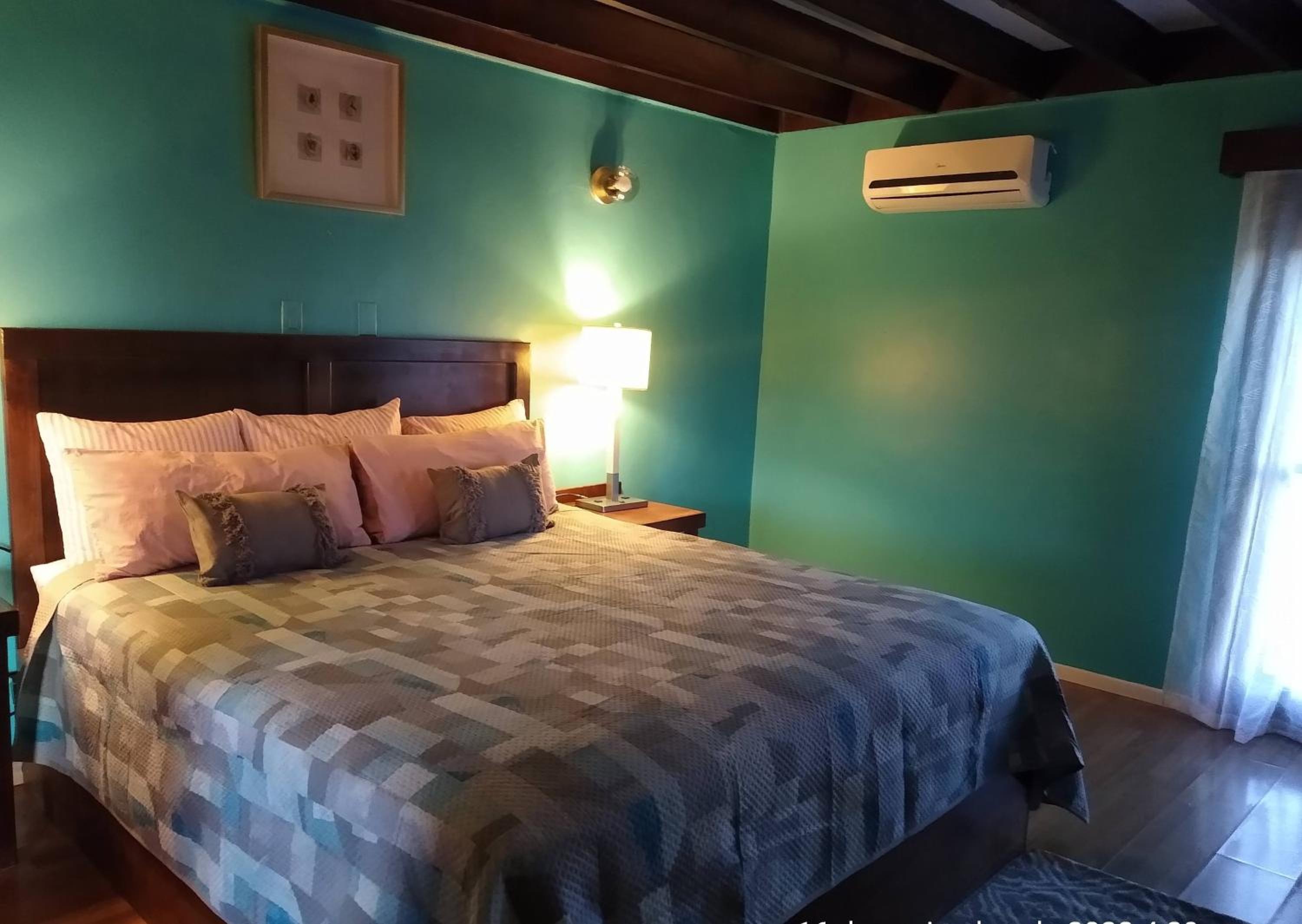 Standard Queen Room - Photo 3