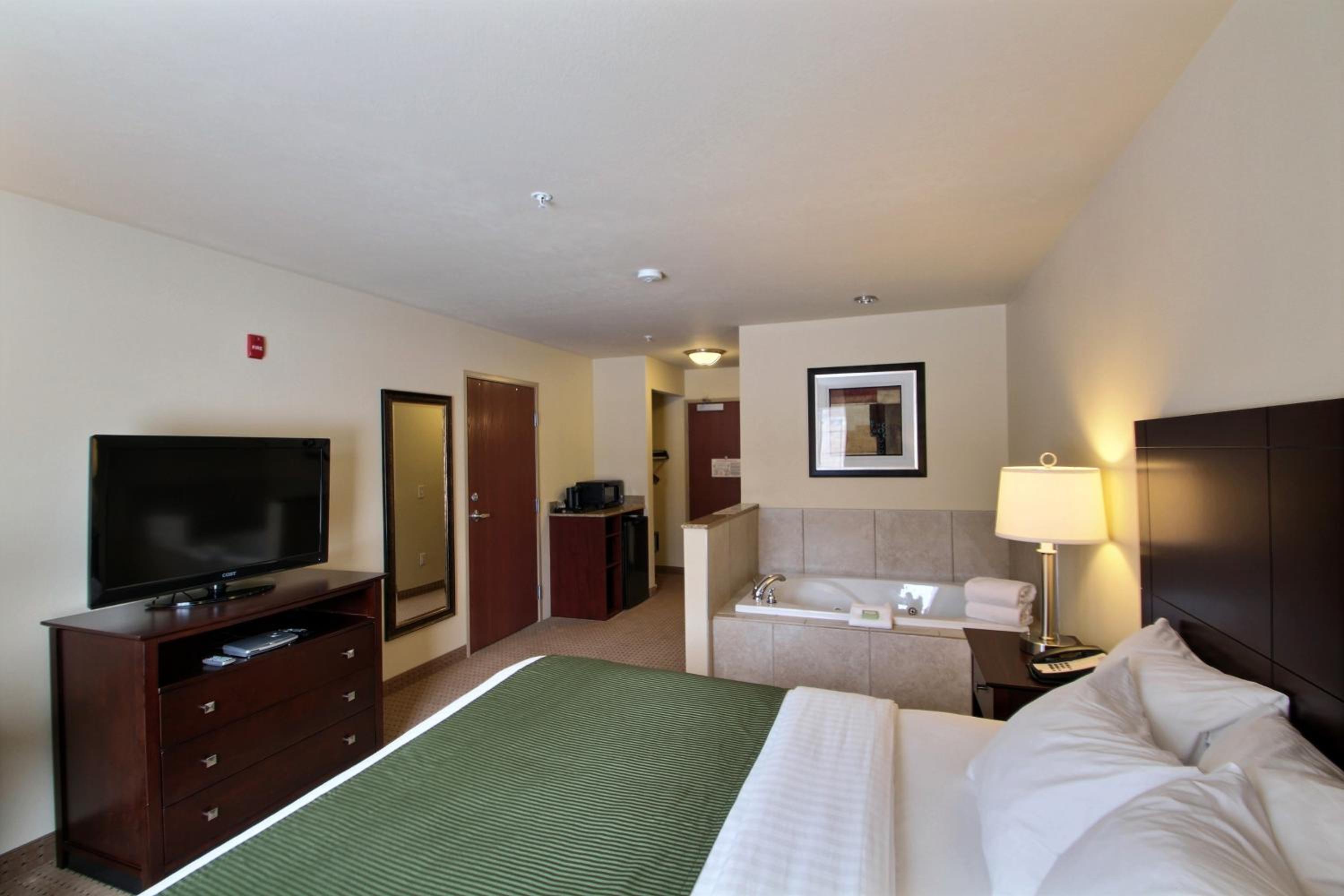 Suite - Photo 5