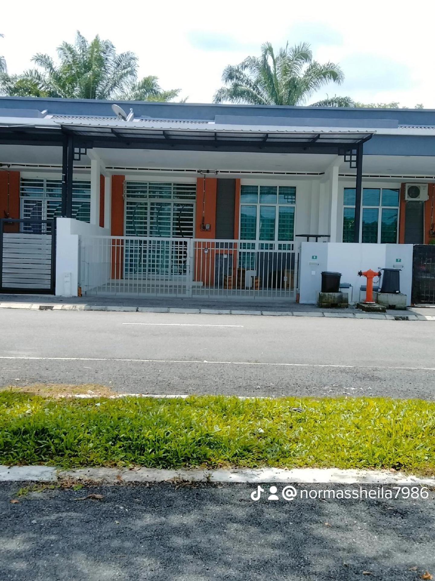 Three-Bedroom House photo 1