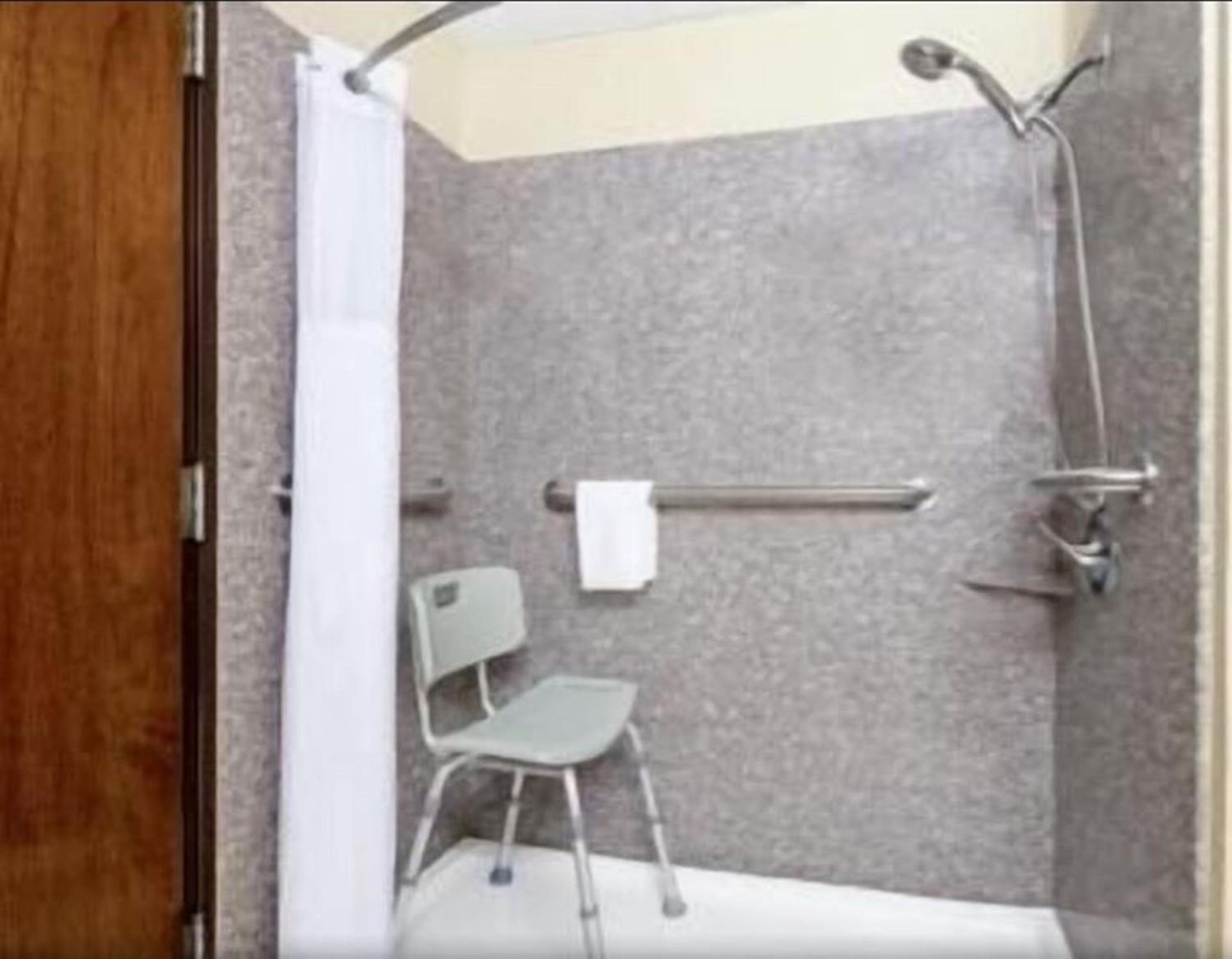 King Room - Disability Access/Non-Smoking - Photo 3