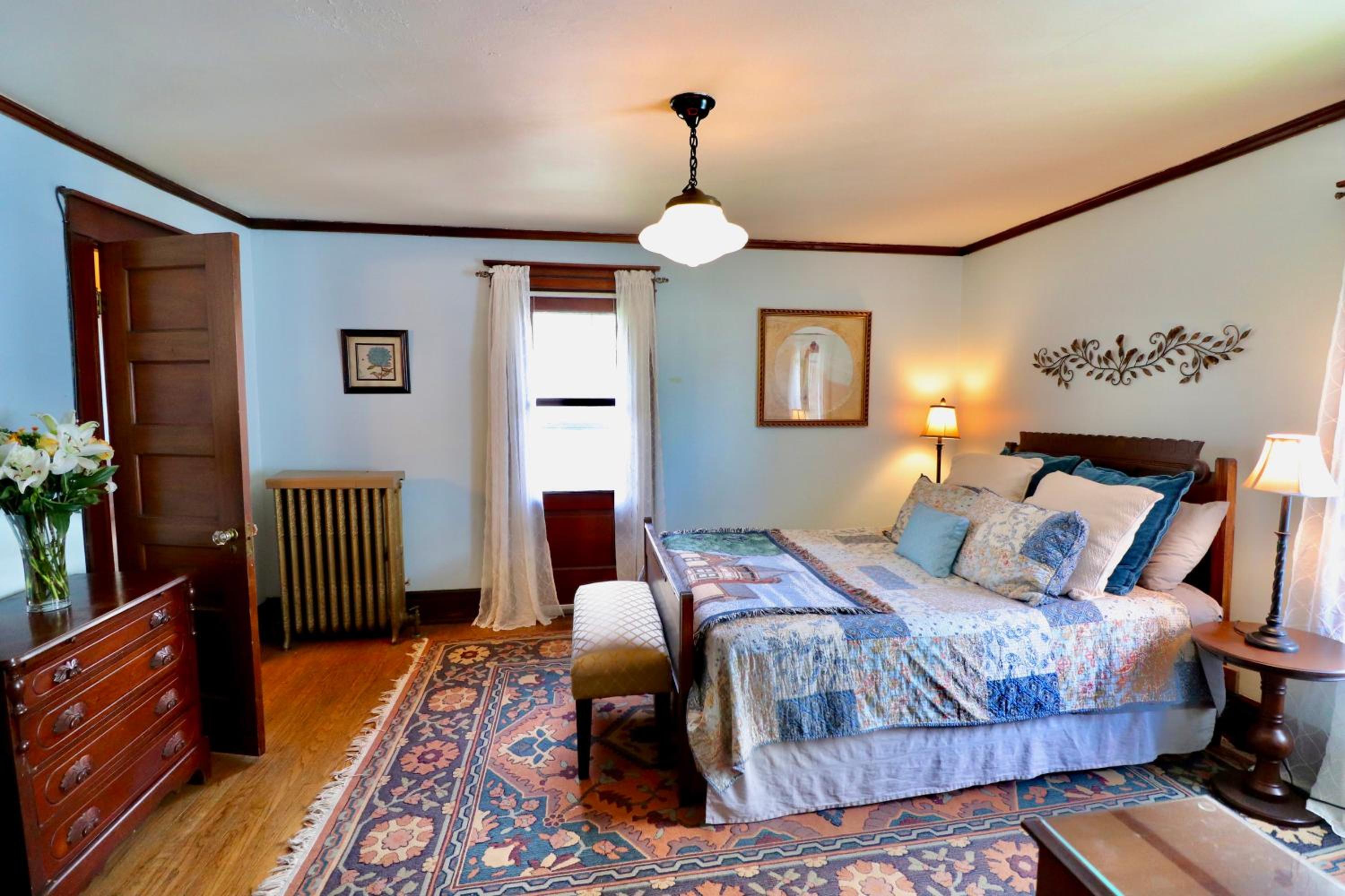 Queen Room with Balcony photo 3