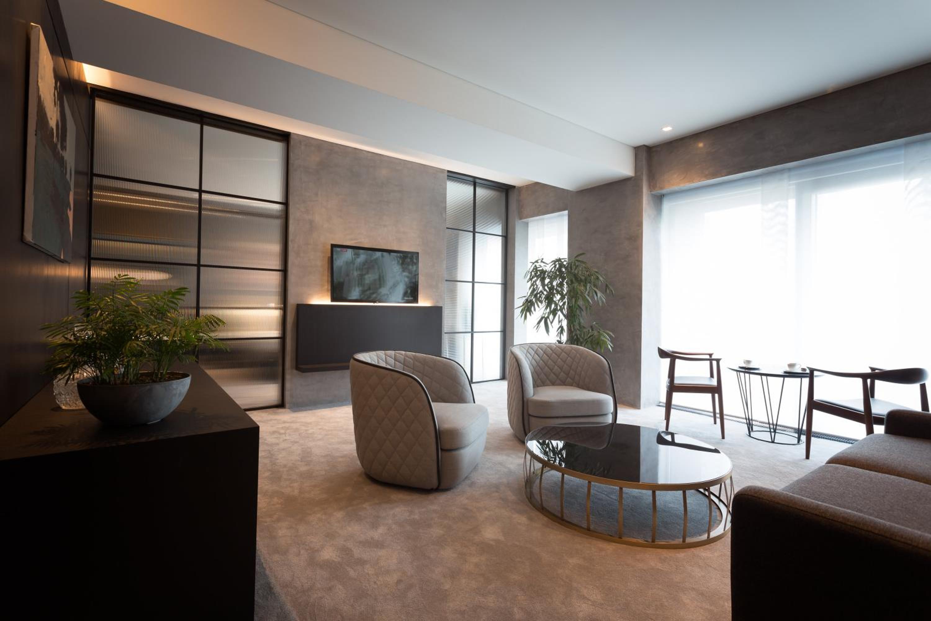 Deluxe Two-Bedroom Apartment with Garden View photo 1