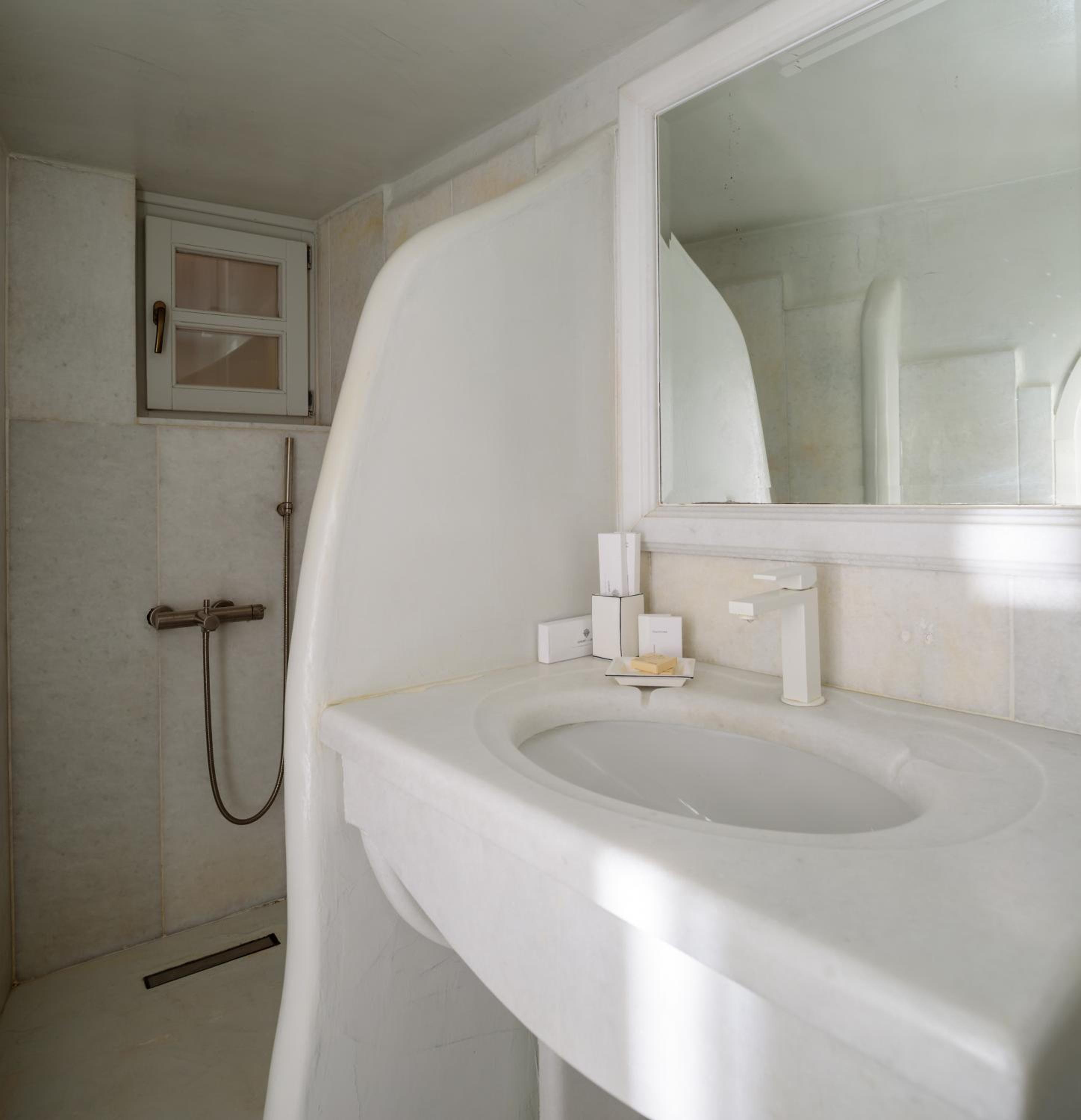 Junior Suite with Jacuzzi and Sunset View - Photo 13