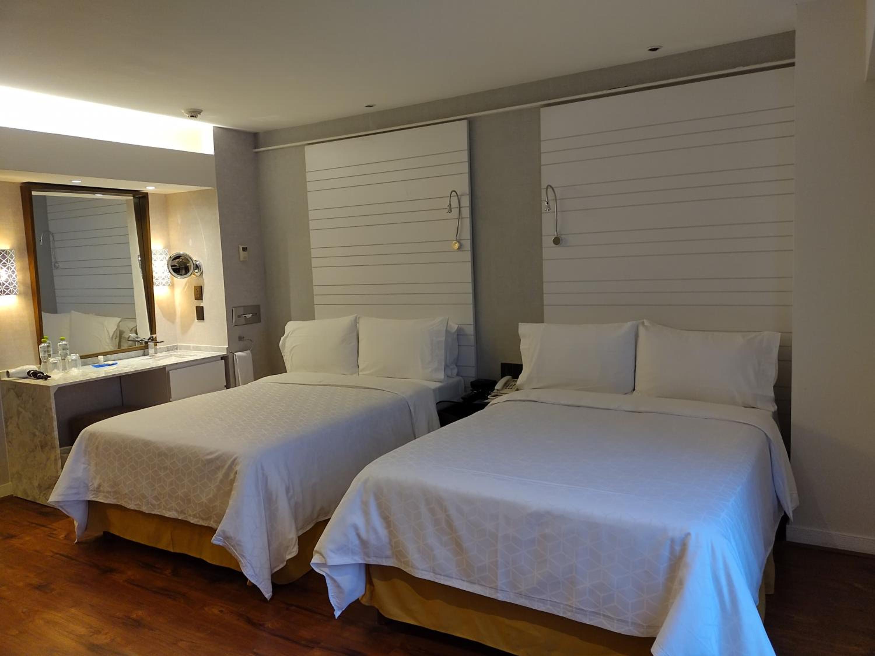Familiar Suite With Two Double Beds - Non-Smoking photo 2