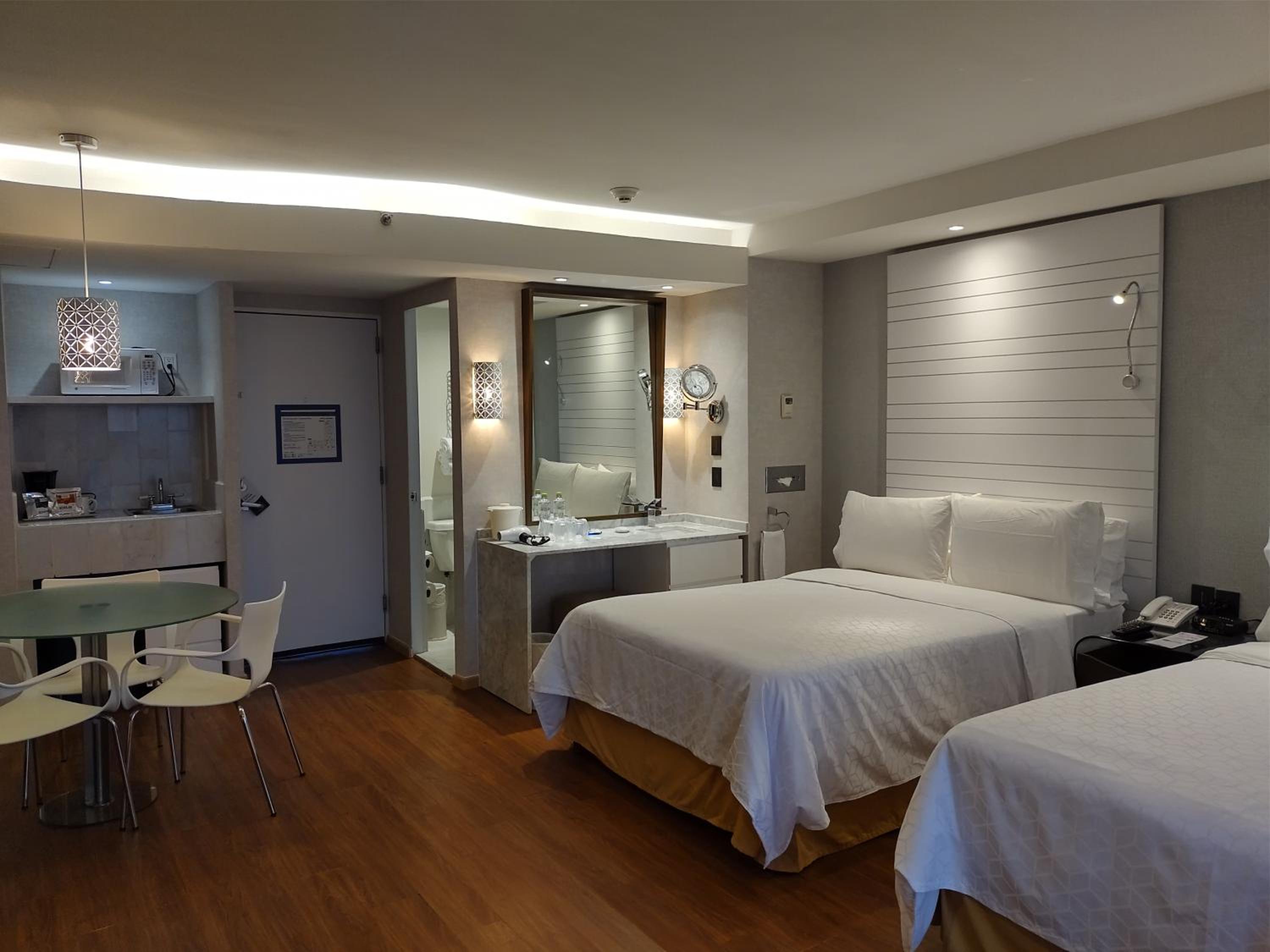 Familiar Suite With Two Double Beds - Non-Smoking photo 1