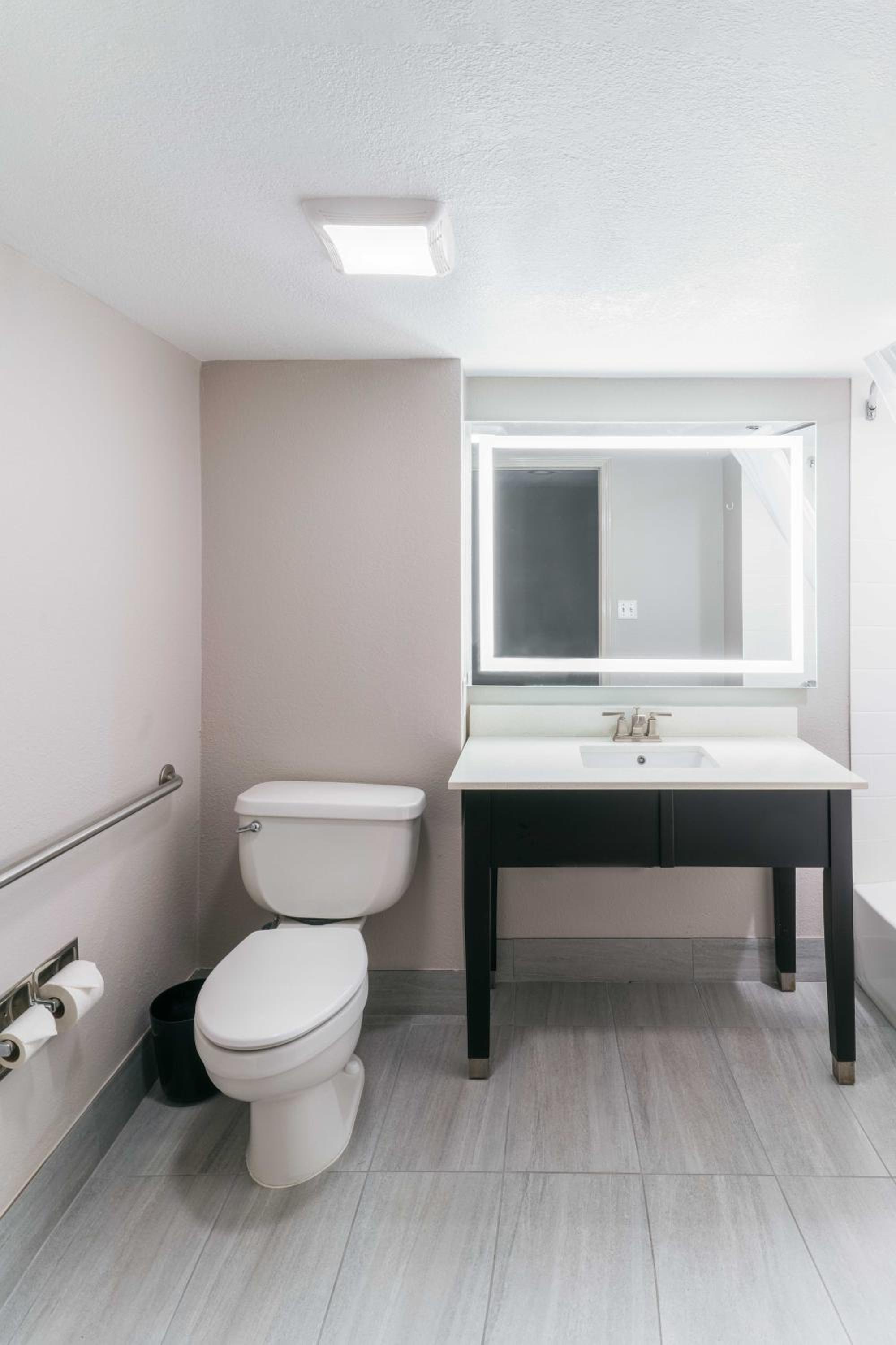 King Room - Disability Access/Non Smoking  - Photo 3