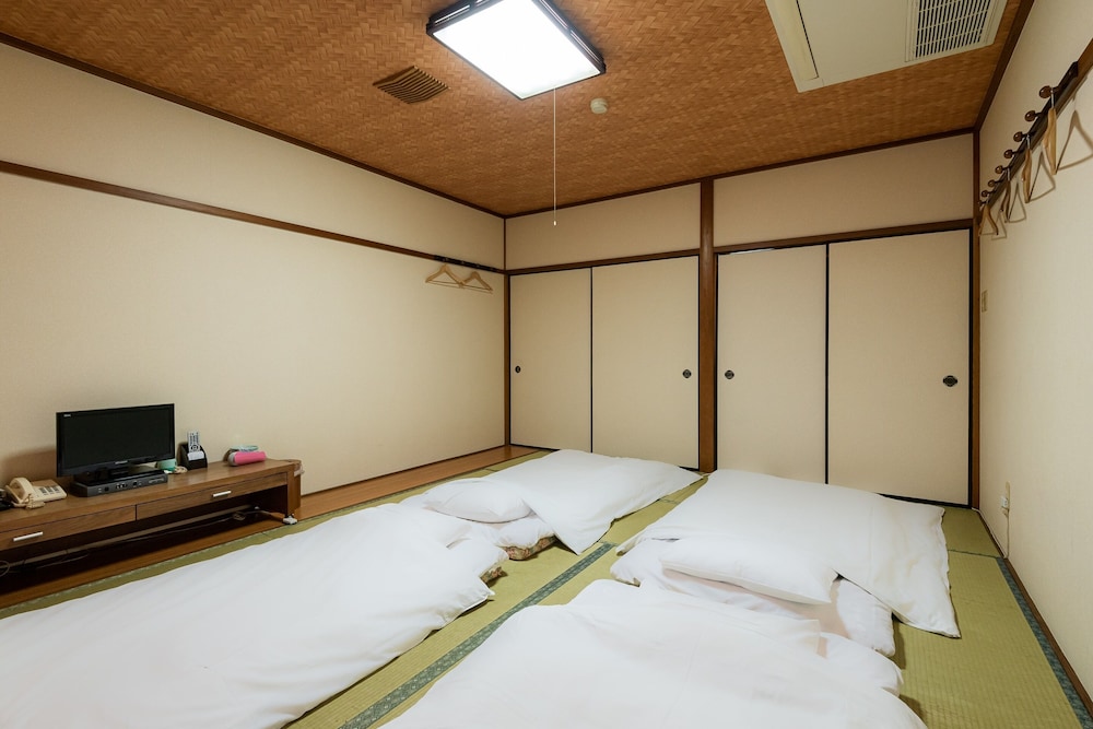 Japanese Room with Shared Bathroom - Quadruple, Smoking photo 3
