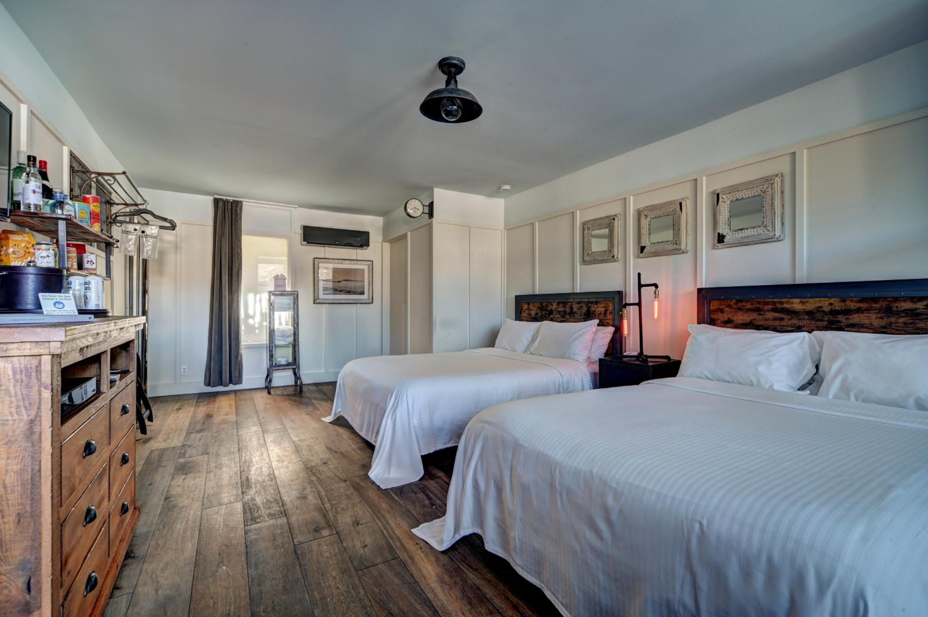 Standard Room with Two Queen Beds with a Terrace