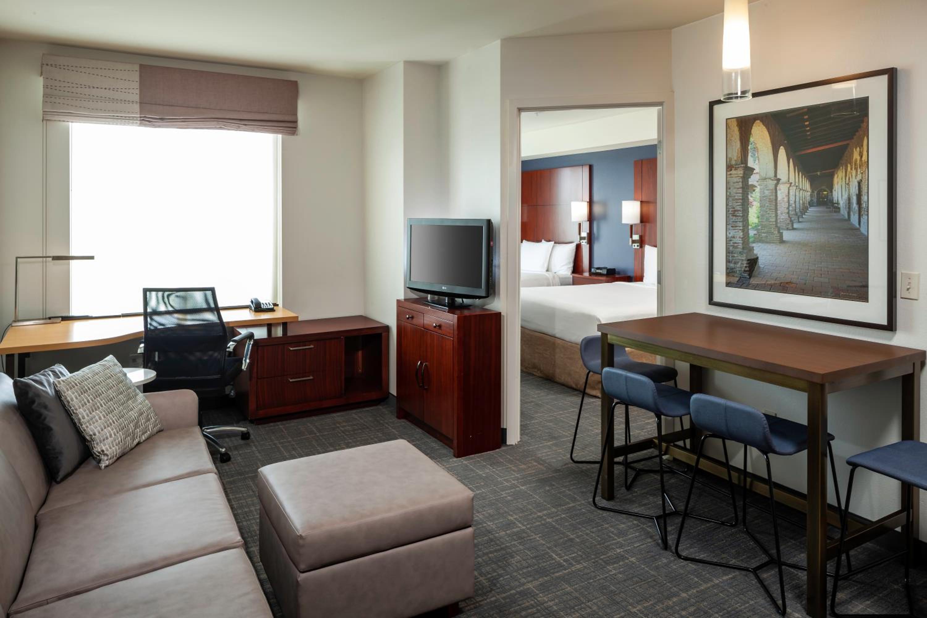 1 Bedroom Suite, 2 Queen, Sofa bed photo 1