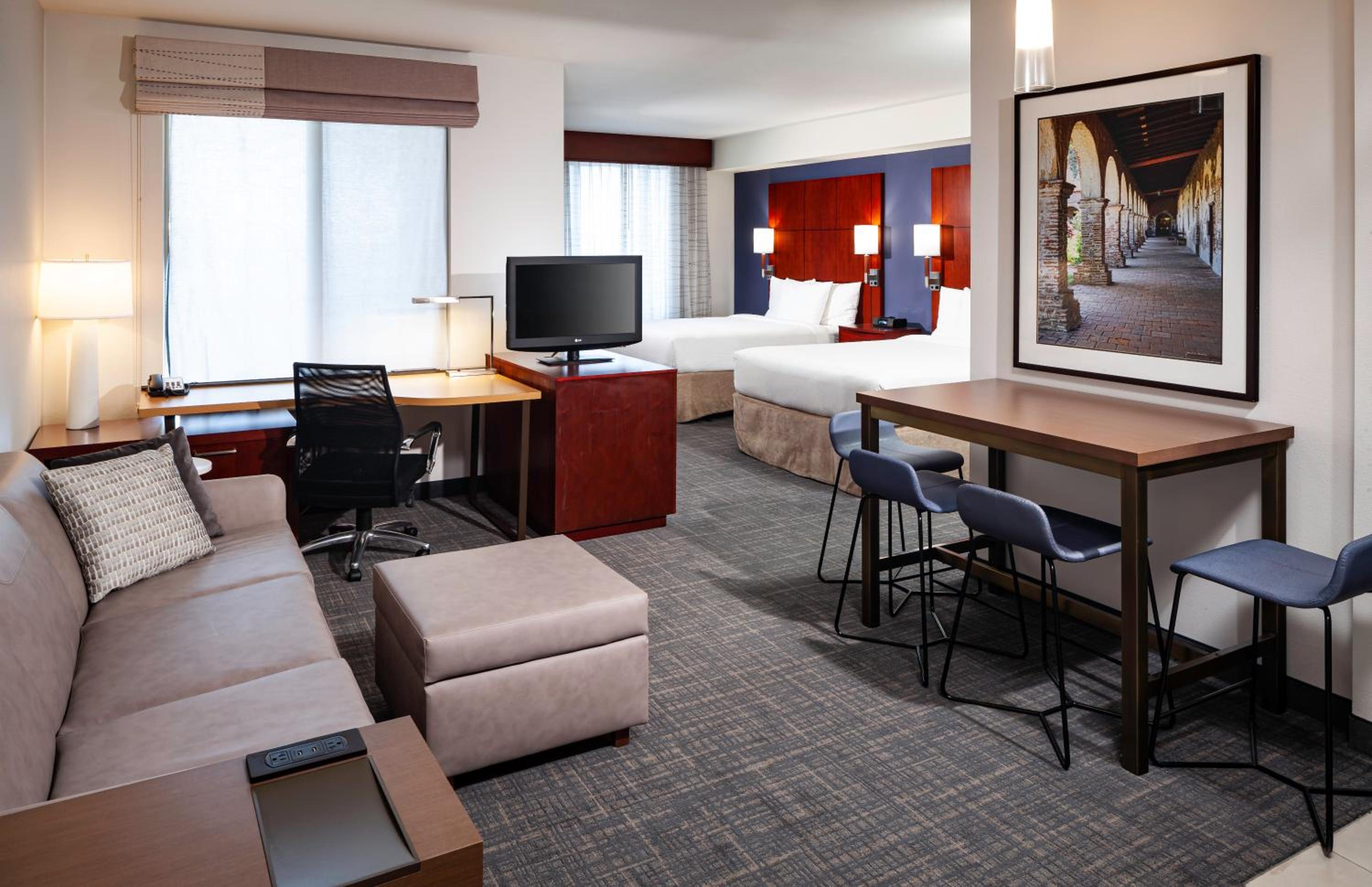 Queen Suite with Sofa Bed - Photo 1