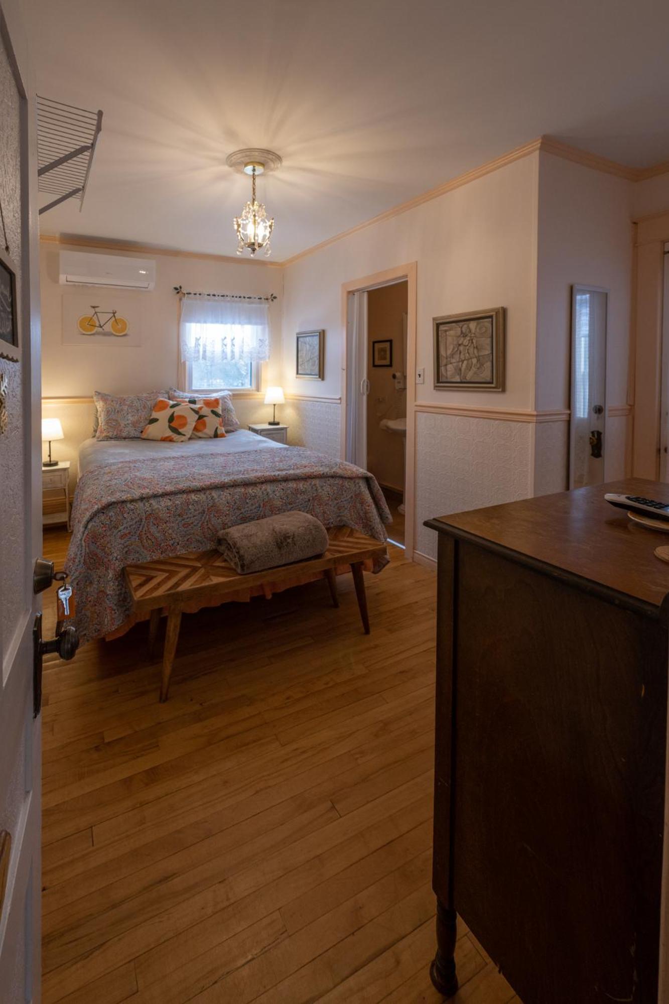 Queen Room with Garden View