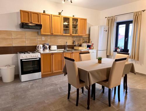 Studio Apartment with Balcony and Sea View - Photo 8