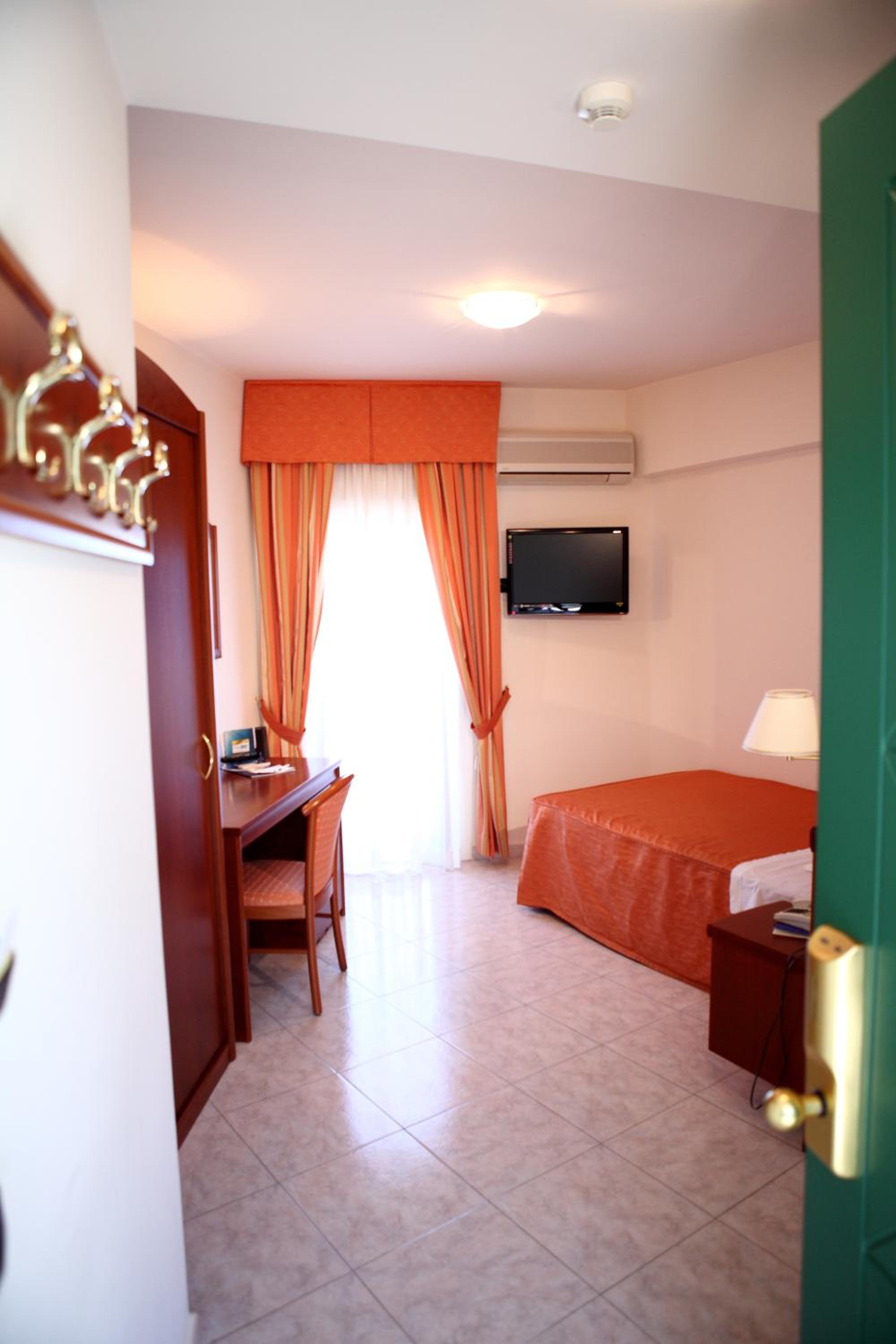 Single Room photo 1