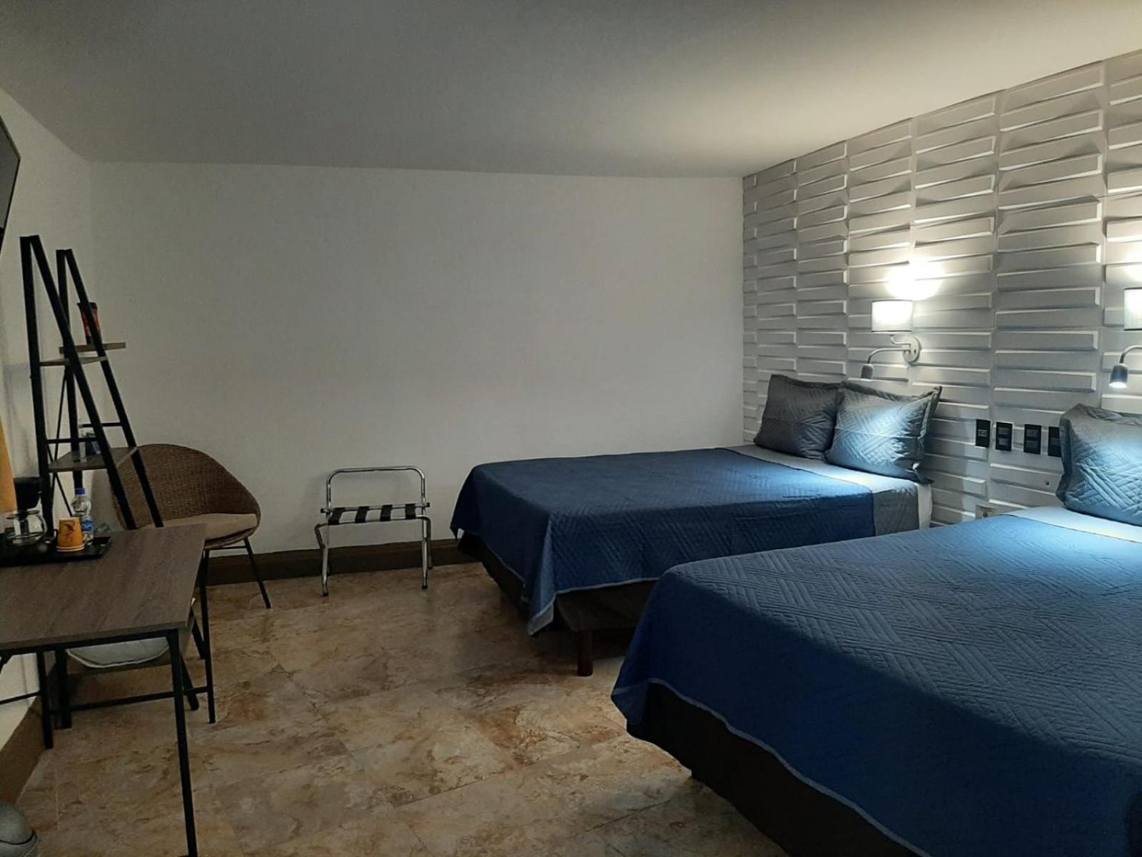 Queen Room with Two Queen Beds - Photo 4