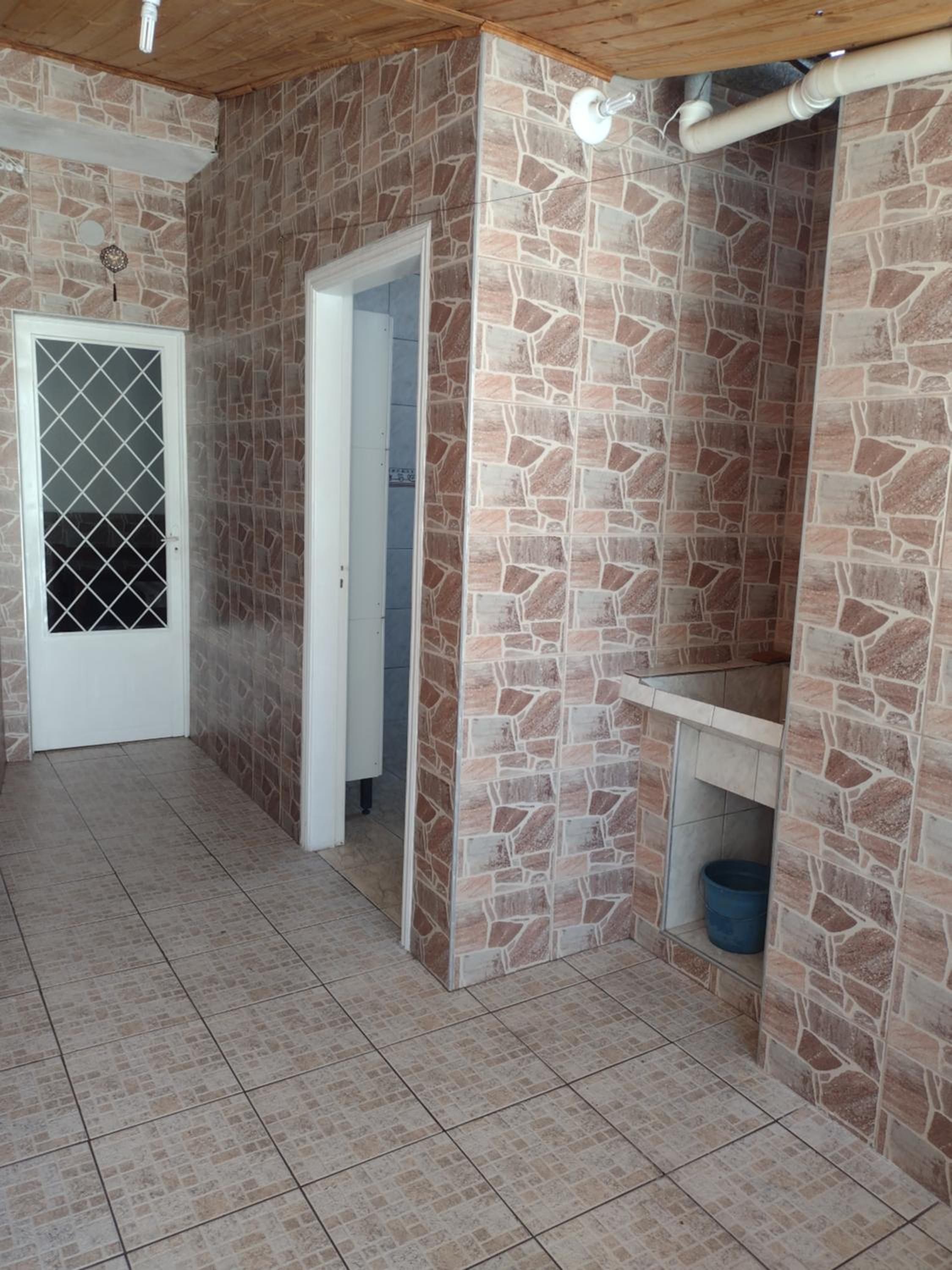 Two-Bedroom House - Photo 2