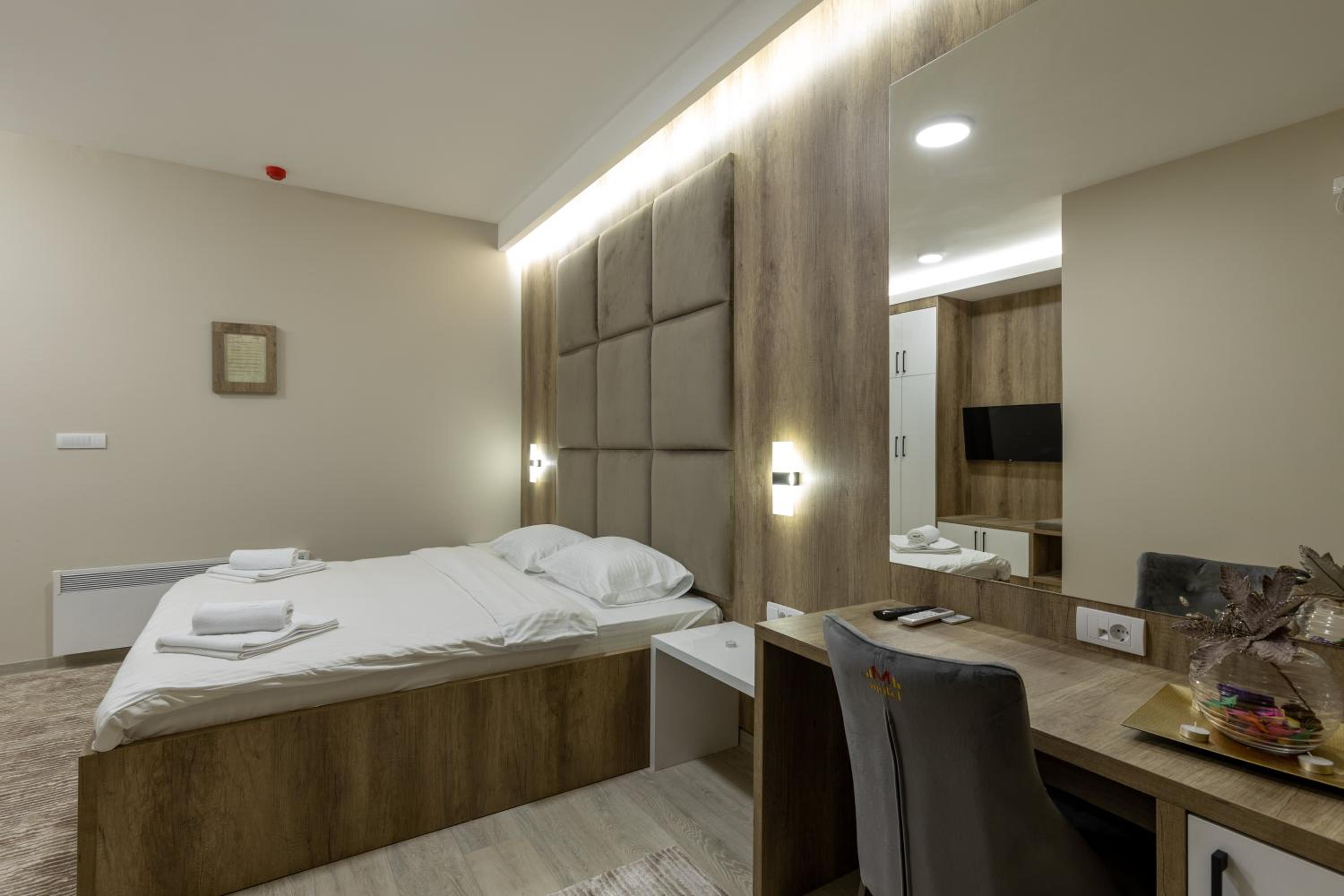 Deluxe King Room photo 2