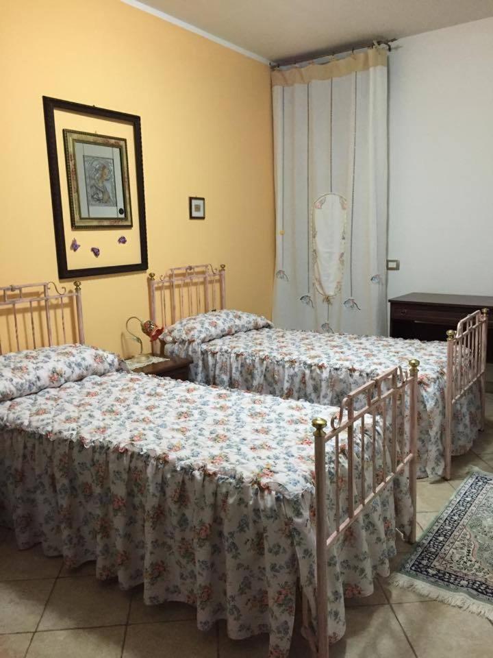 Single Room with Bathroom photo 3