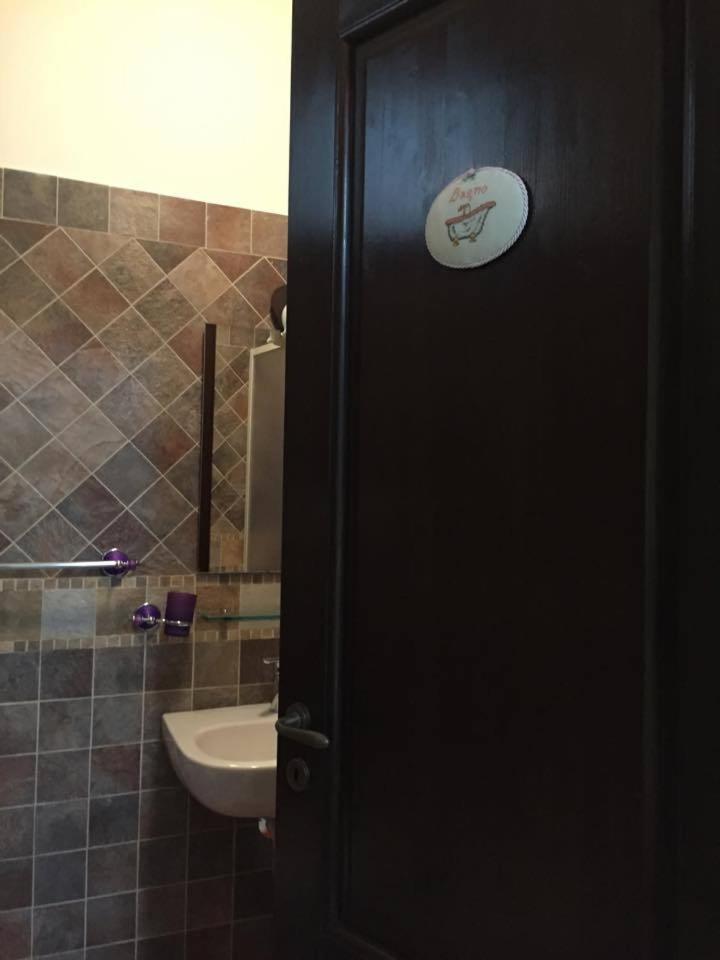 Single Room with Bathroom photo 2