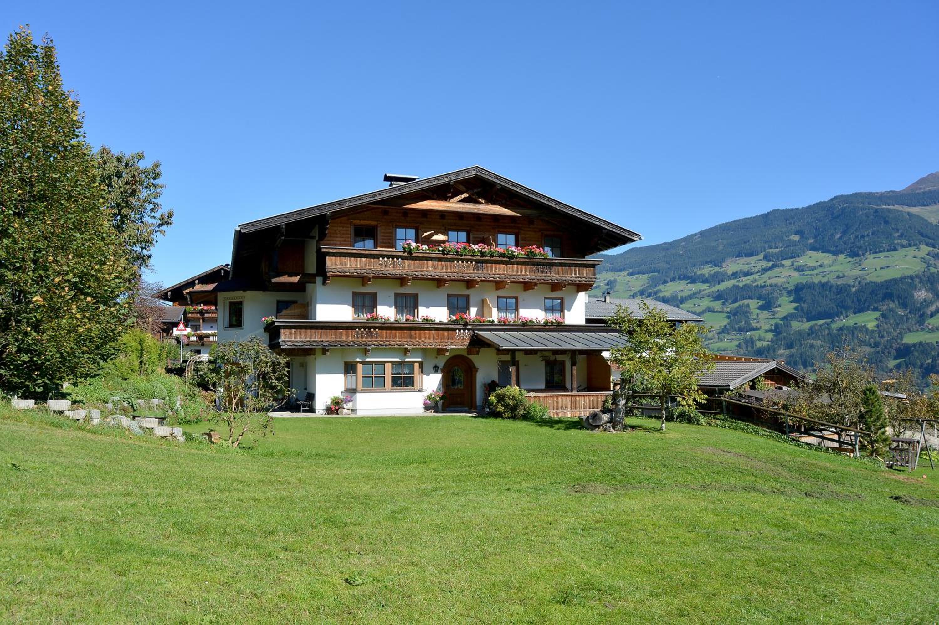 Two-Bedroom Apartment with Balcony photo 3