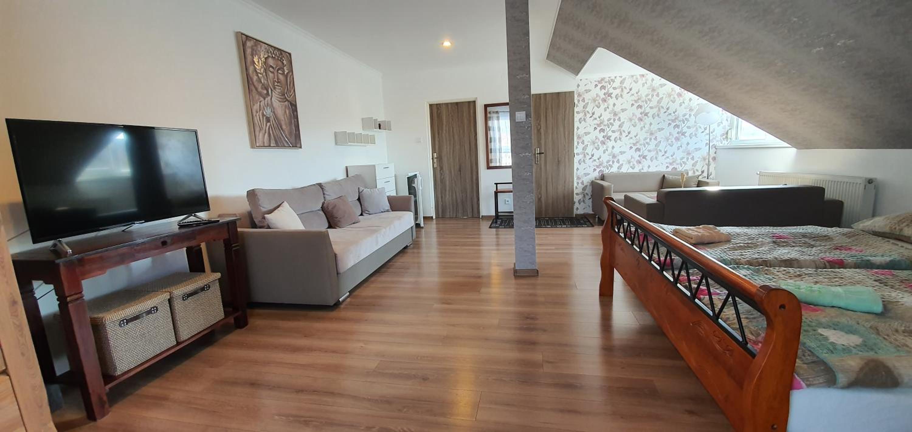 Family Room with Air Conditioning photo 2