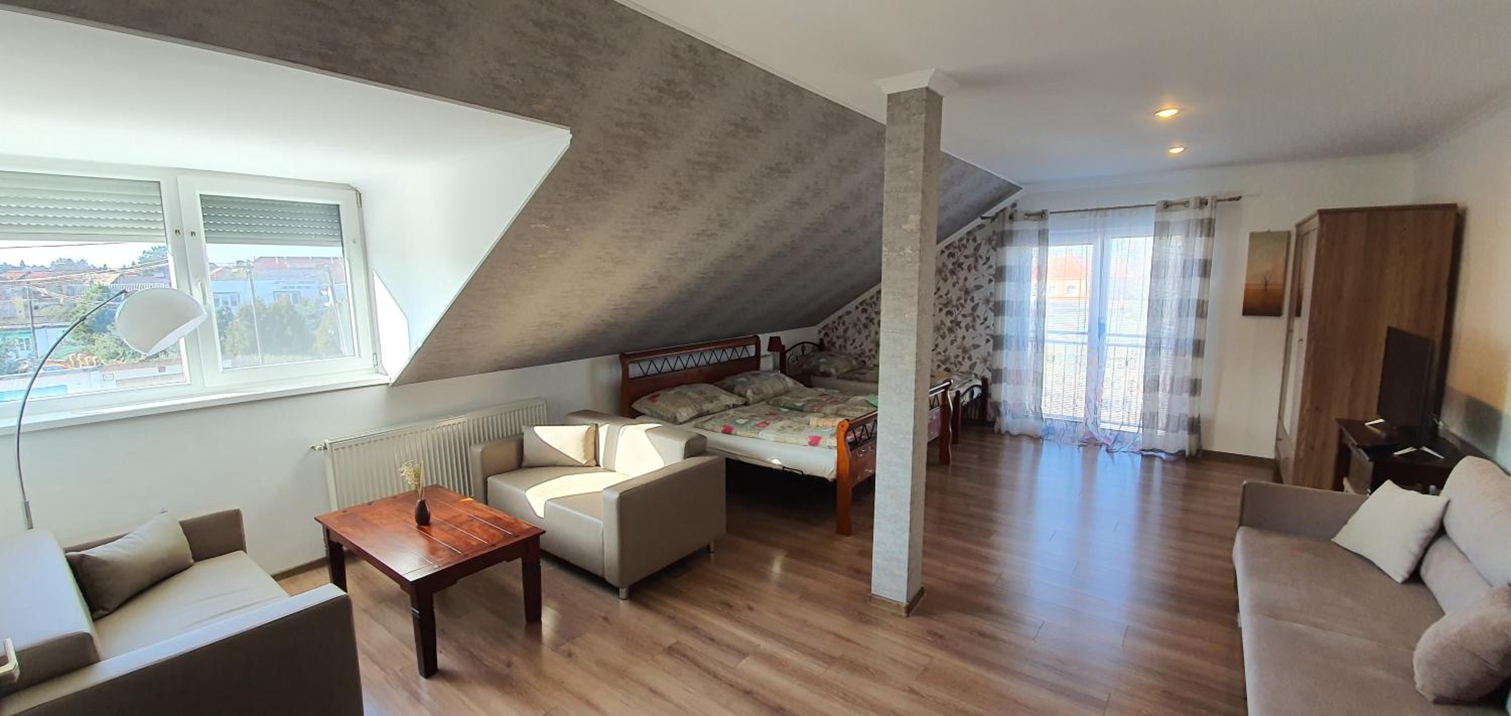 Family Room with Air Conditioning photo 1
