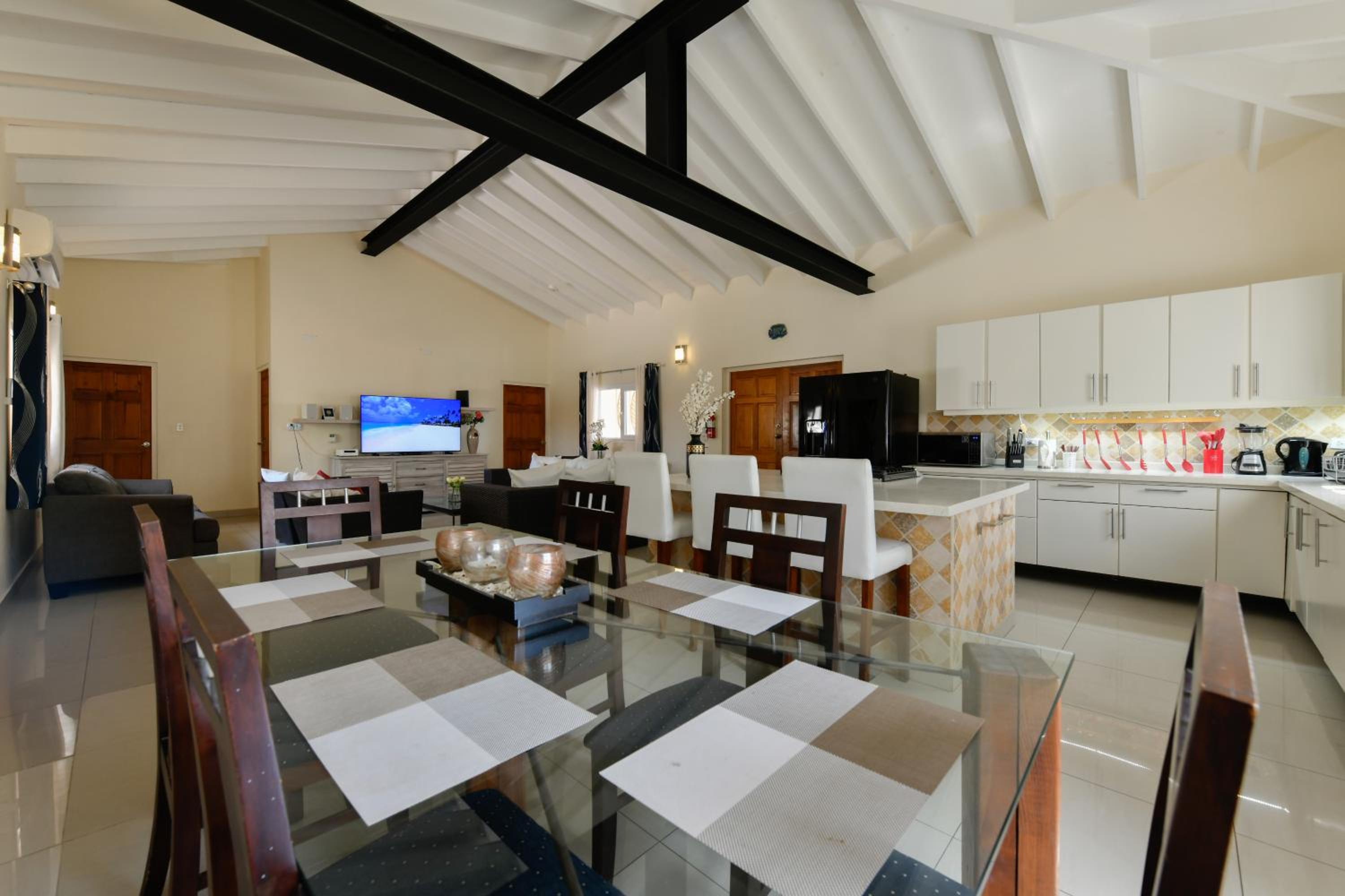 Three-Bedroom Villa with Private Pool photo 3