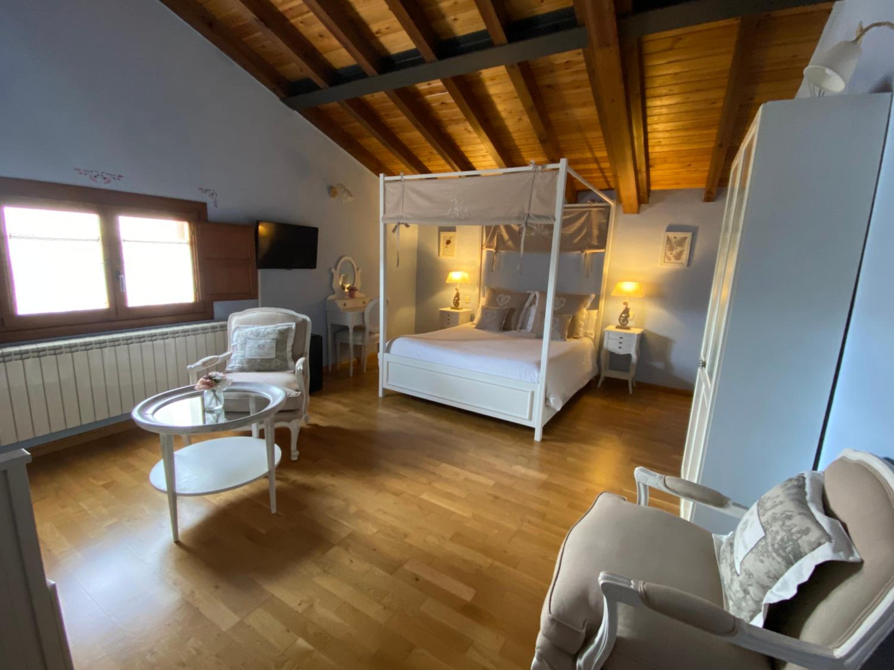 Double Room with Spa Bath and Mountain View photo 3